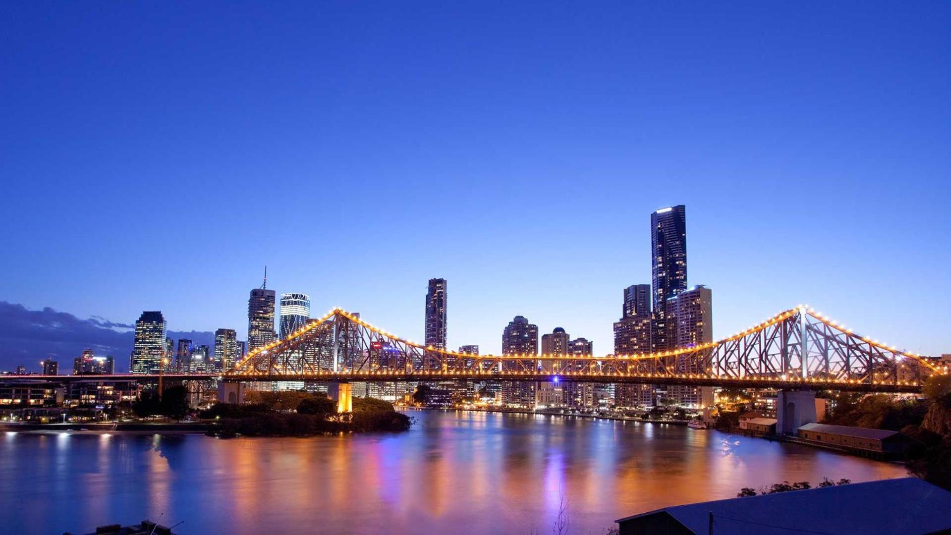 South Brisbane Unit with Parking and Pool