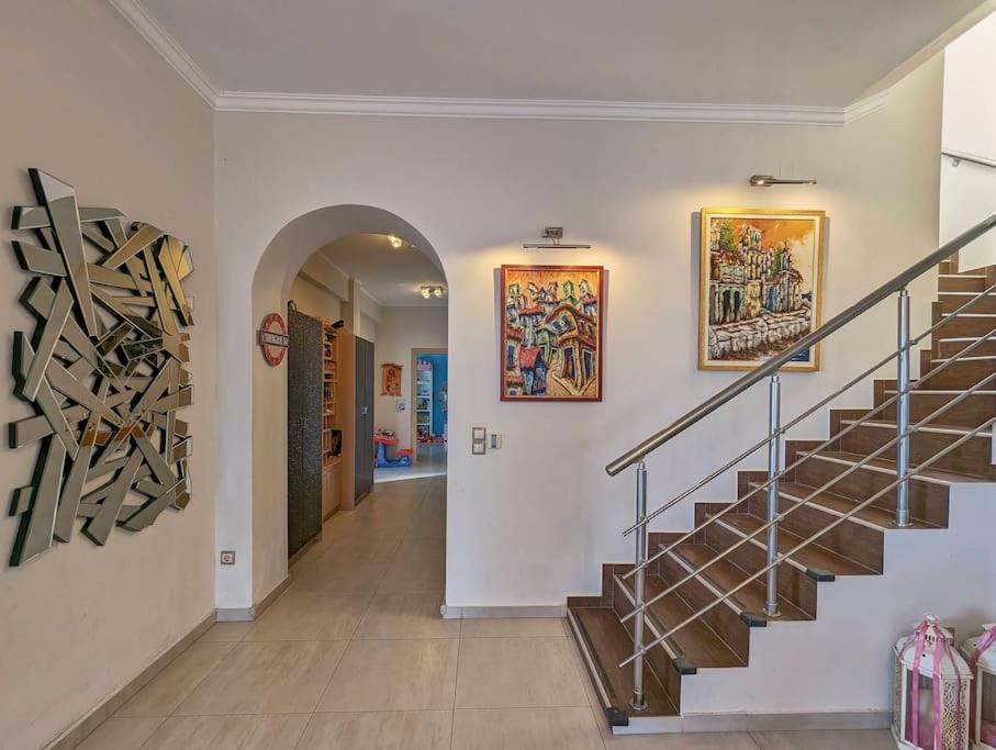 BELLAVISTA HOUSE