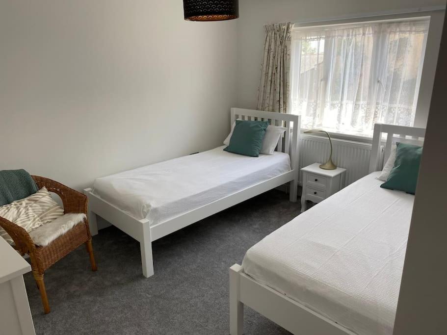 Seabreeze retreat with parking and a large garden view 2