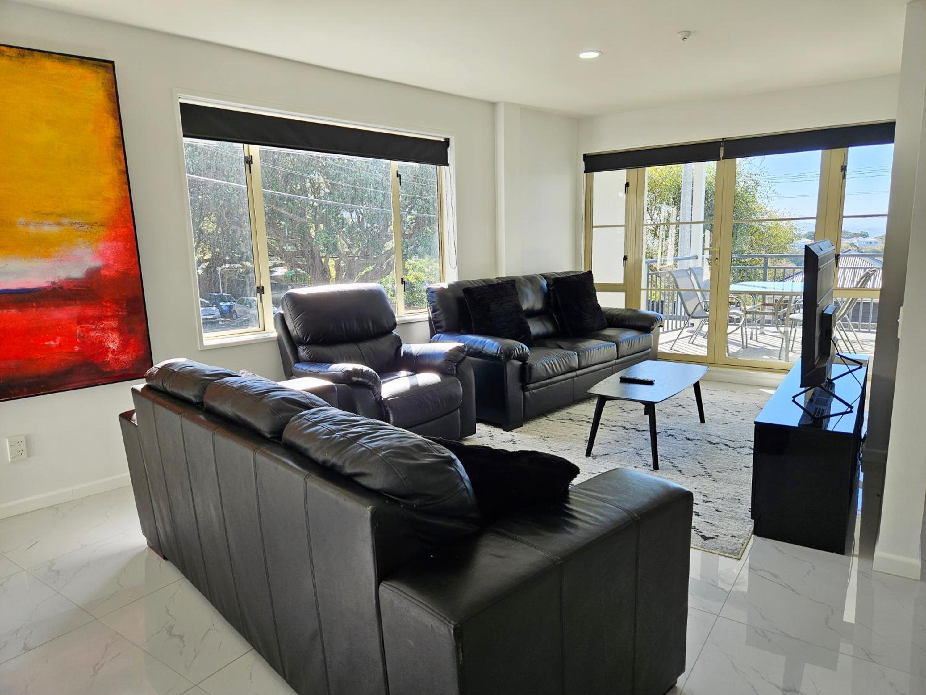 Light & Airy Heart of Central Kelburn! view 4