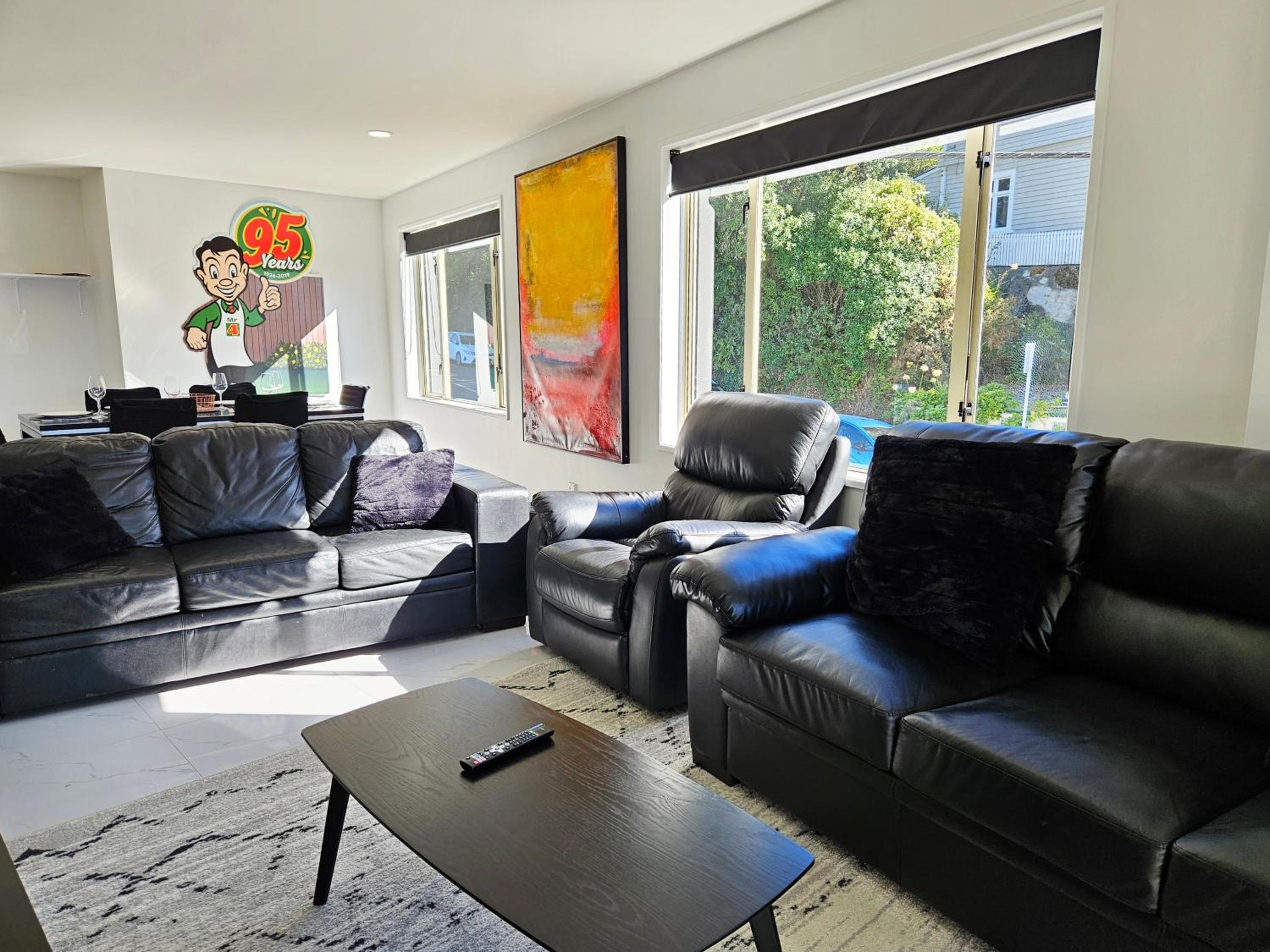 Light & Airy Heart of Central Kelburn! view 2