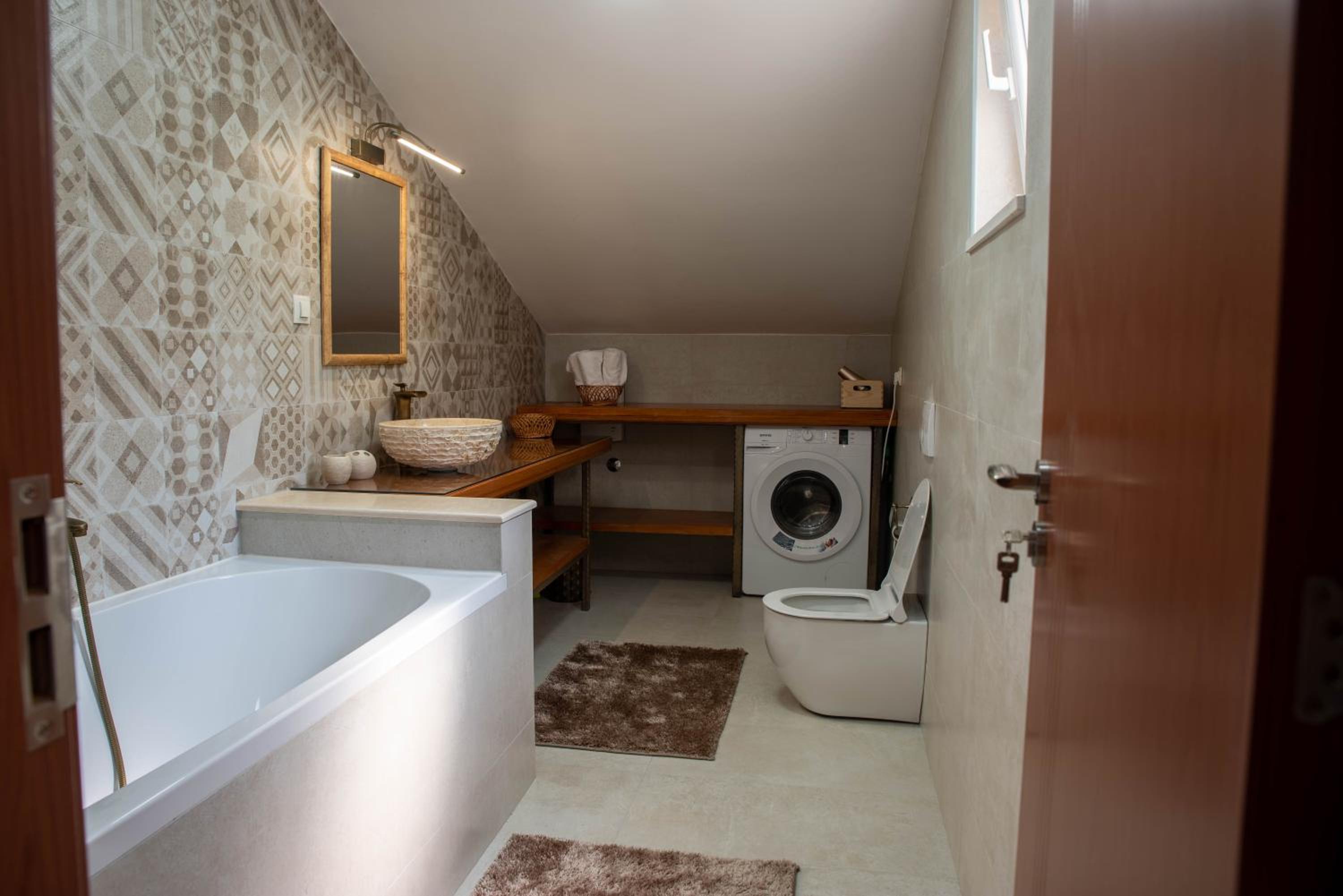 Lovely 2-bedroom apartment with stunning sea view view 3