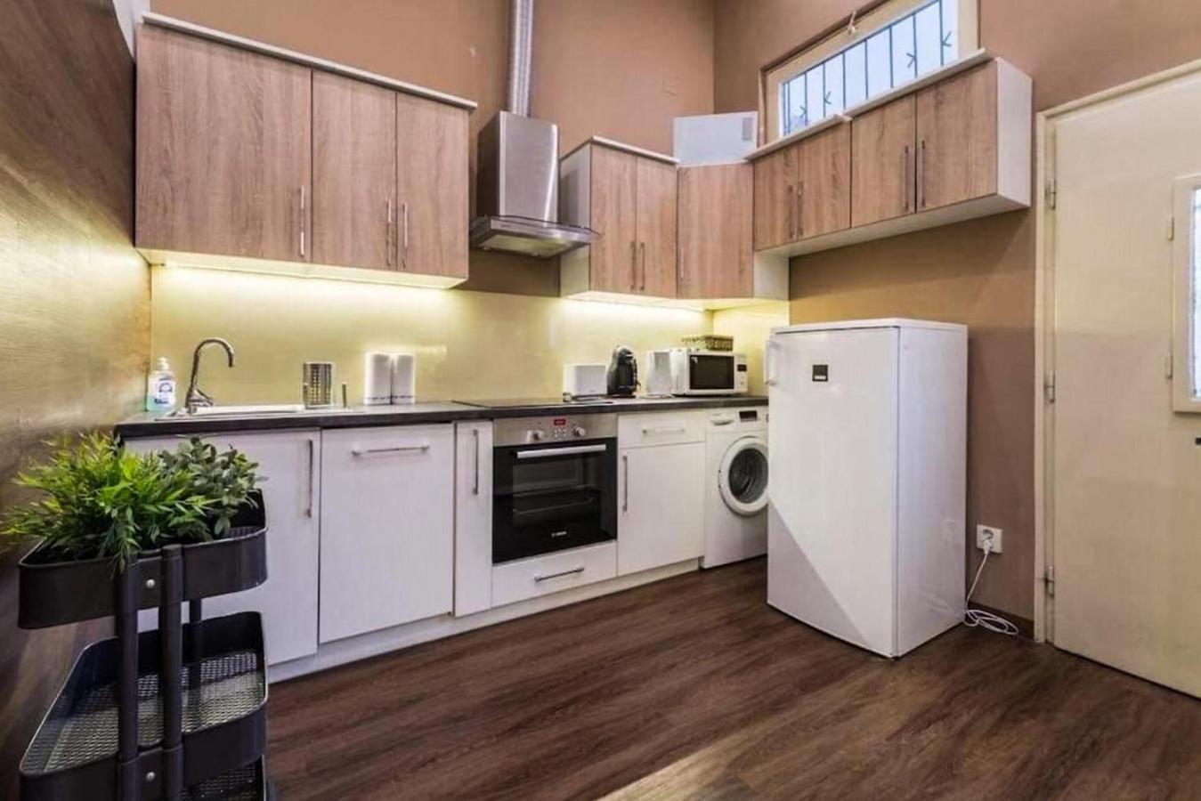 Spacious Apartment in the Central view 3