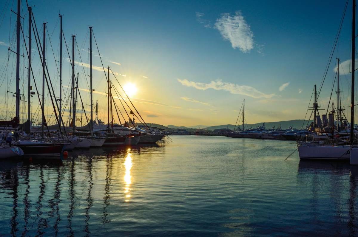 Athenian Coastal Urban Living