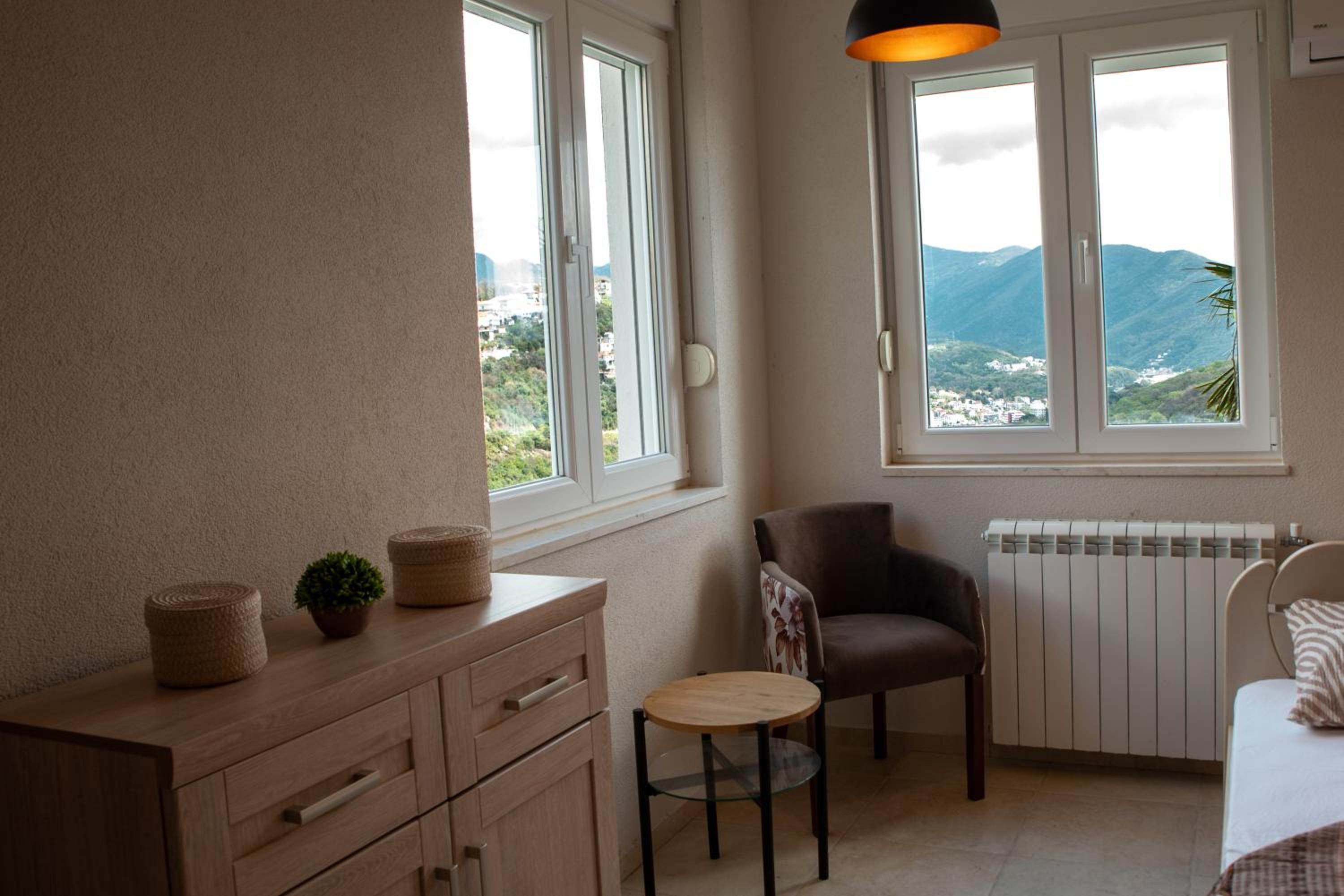 Spacious 2-bedroom apartment with nice view view 5
