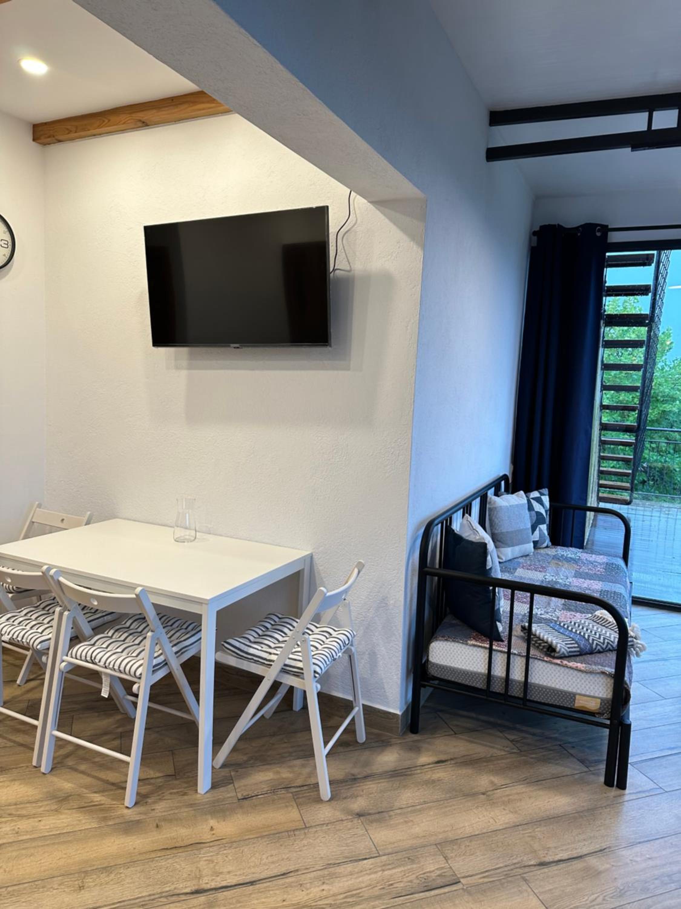 Agora Sundeck Tsikhisdziri