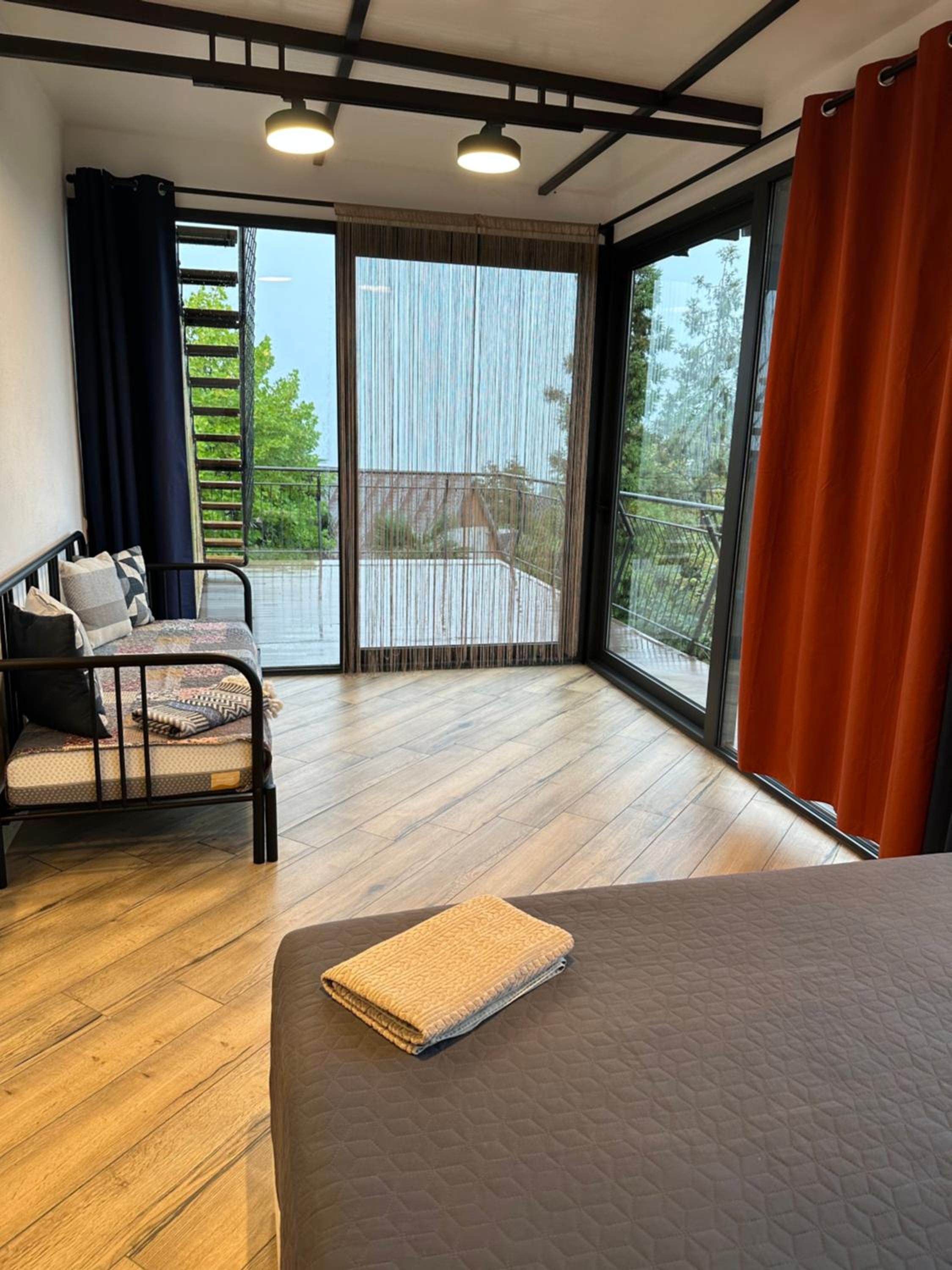 Agora Sundeck Tsikhisdziri
