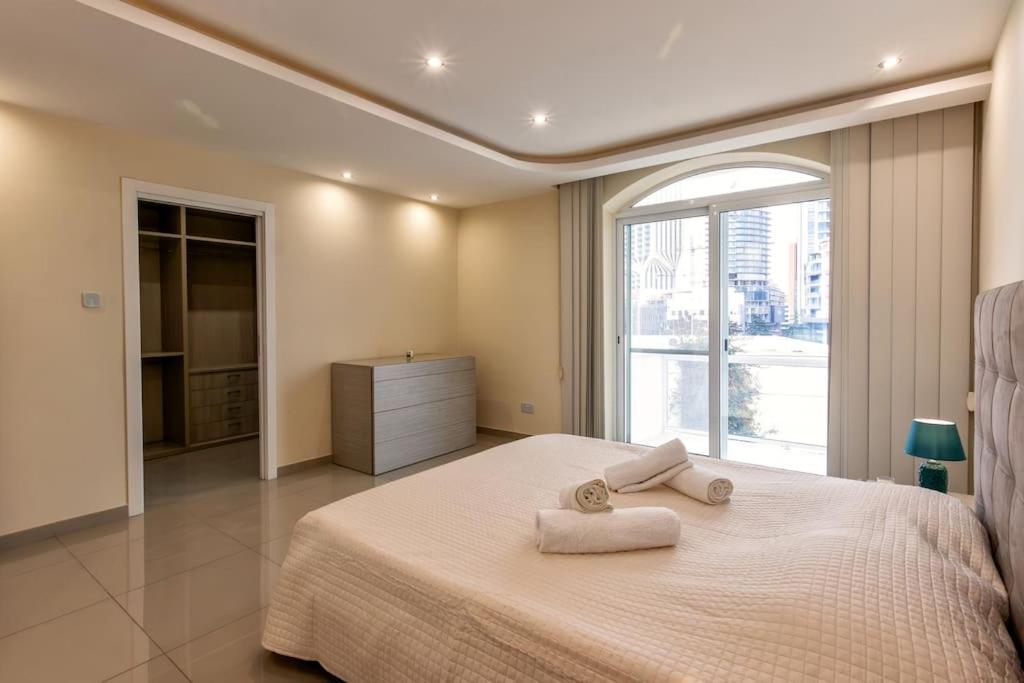 Modern 3 BR Apartment close to Paceville and Beach view 2