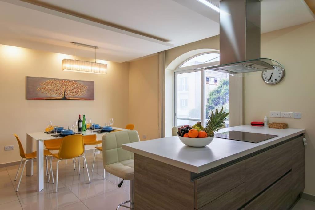 Modern 3 BR Apartment close to Paceville and Beach view 3