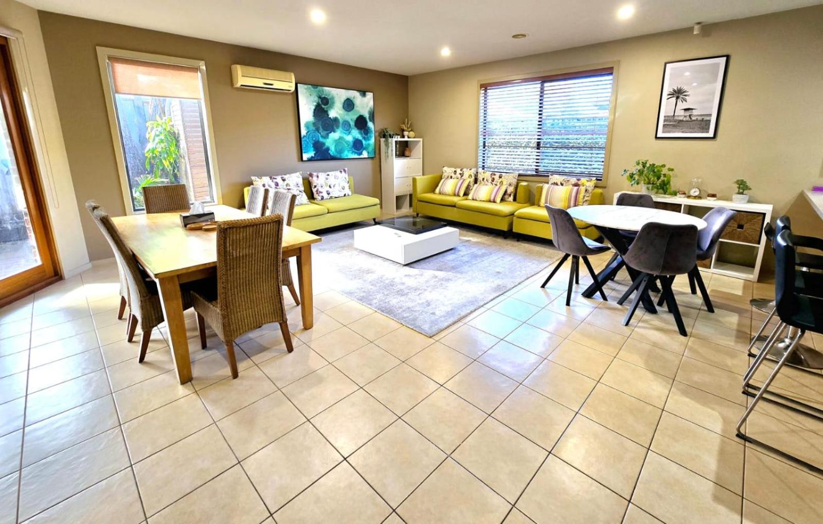 Specious ex-display 5 BDR house,up to 15 guests, Fully AC- Williams Landing