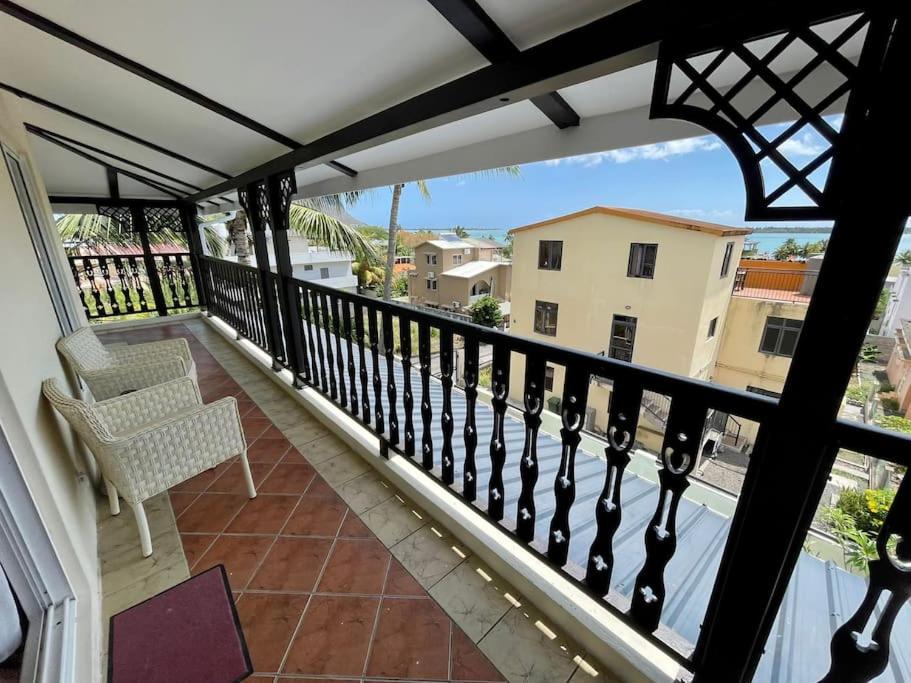 Villa Aglaia mit Pool, Garten und Palmen view 2