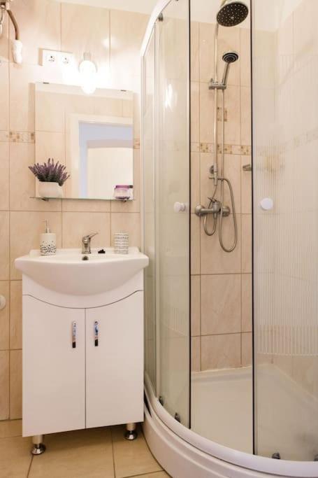 Comfortable flat with prime location near Oktogon view 3