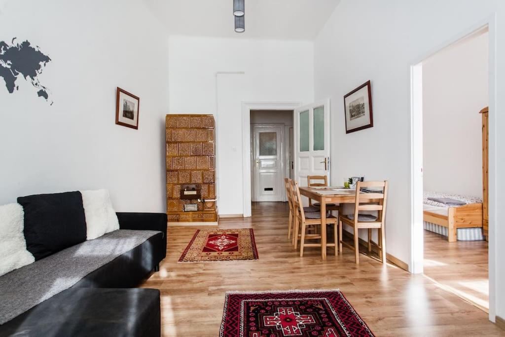 Comfortable flat with prime location near Oktogon view 5