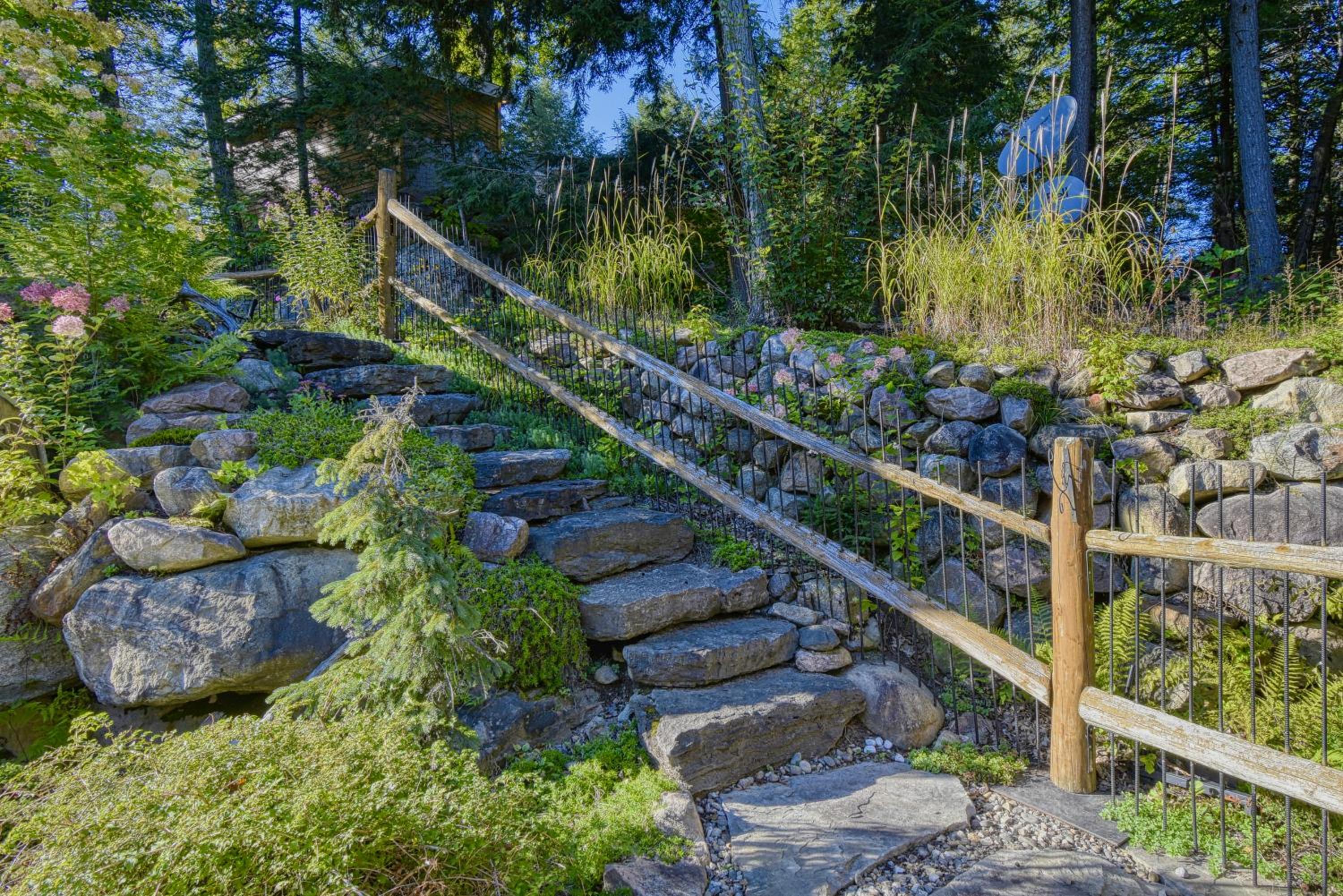 Grenville Gem: Luxury Chalet,Pool & Jacuzzi Oasis