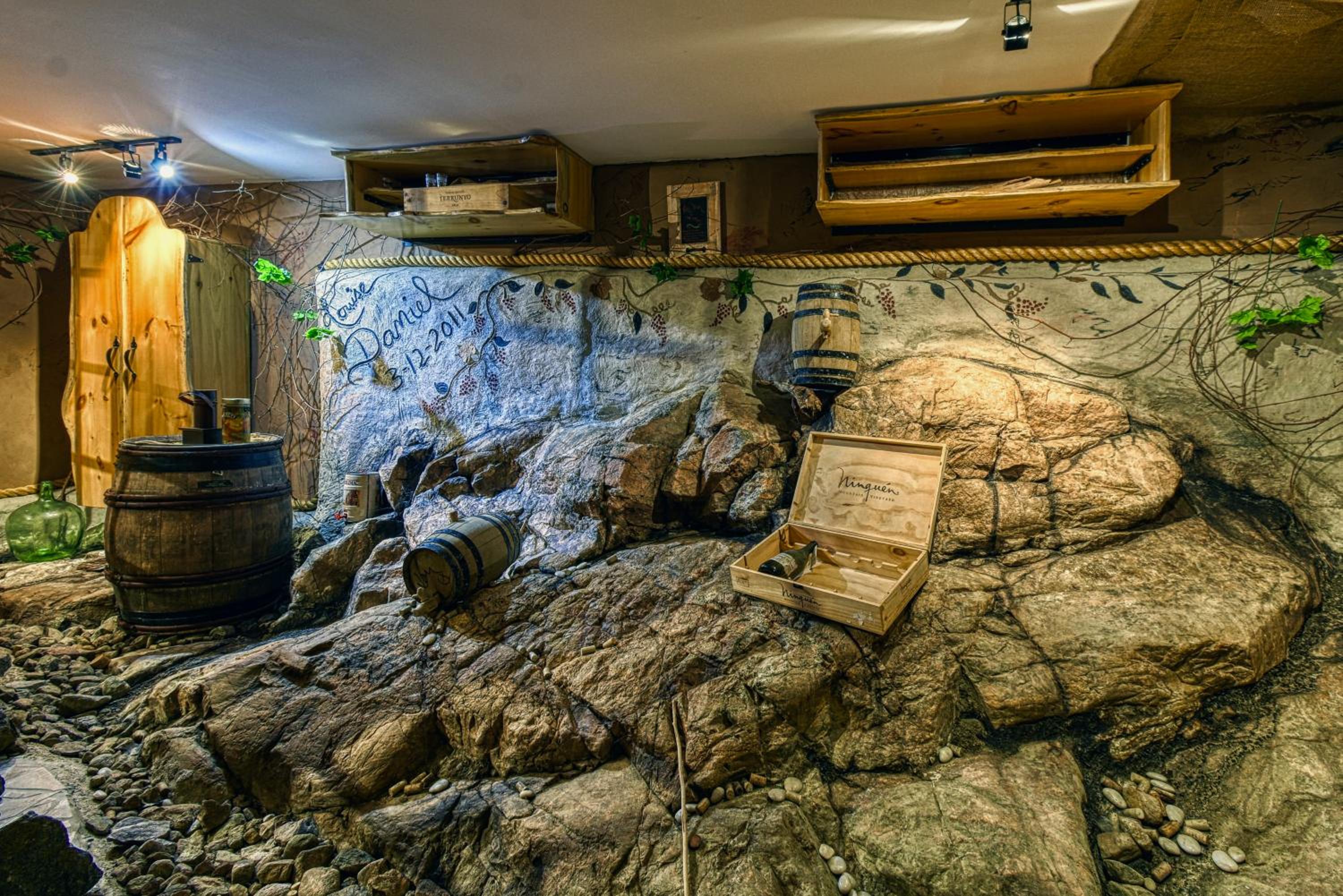 Grenville Gem: Luxury Chalet,Pool & Jacuzzi Oasis