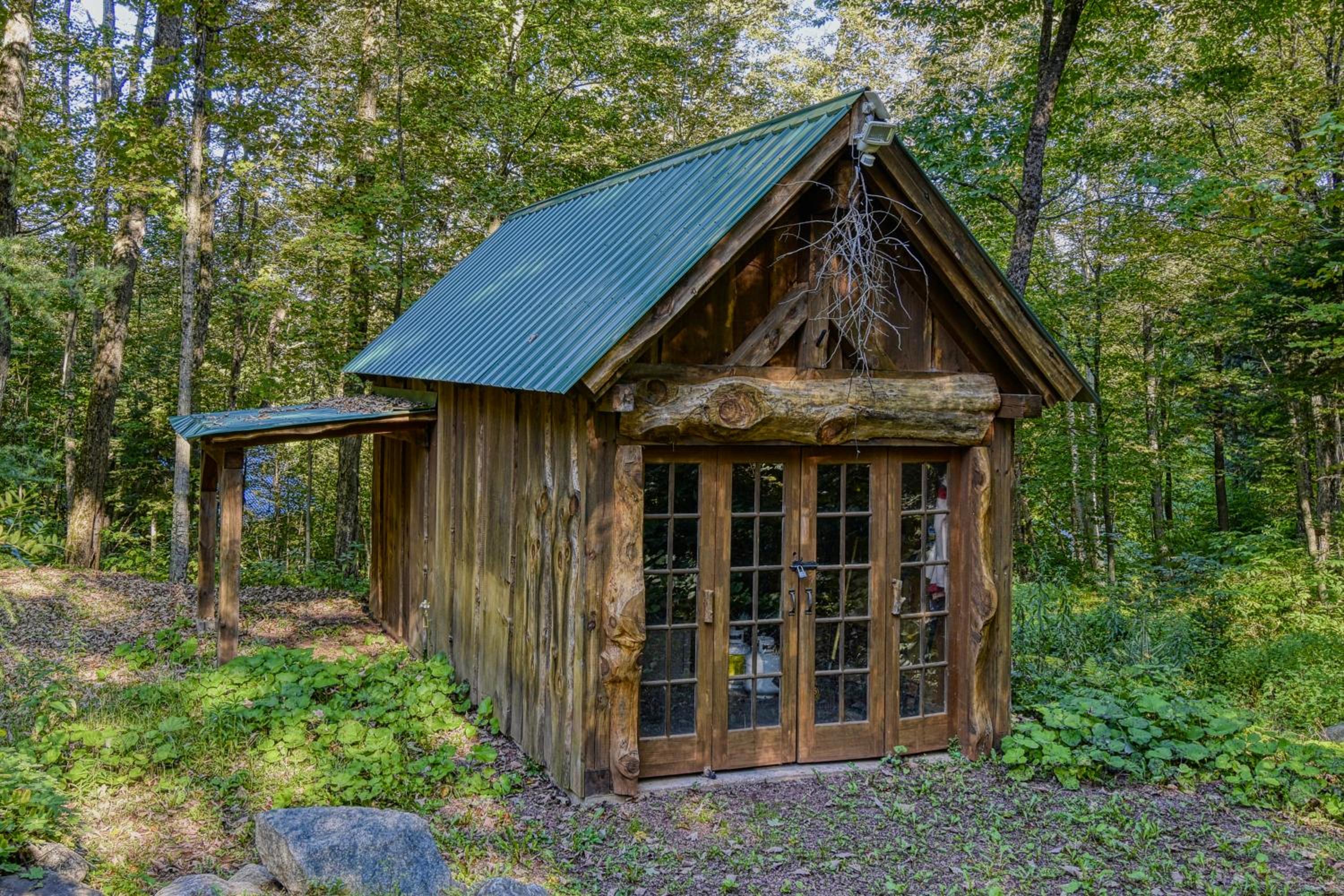 Grenville Gem: Luxury Chalet,Pool & Jacuzzi Oasis