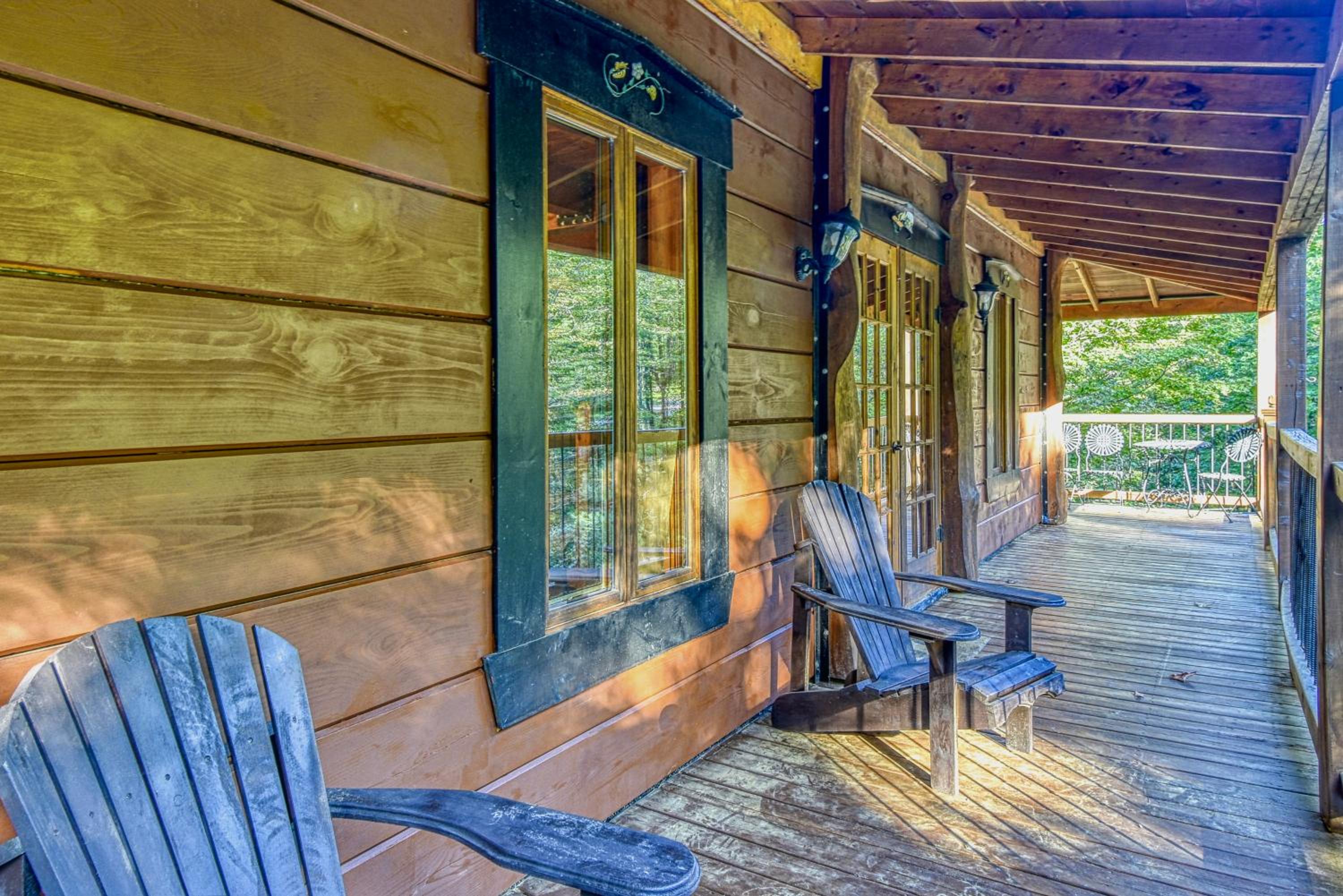 Grenville Gem: Luxury Chalet,Pool & Jacuzzi Oasis