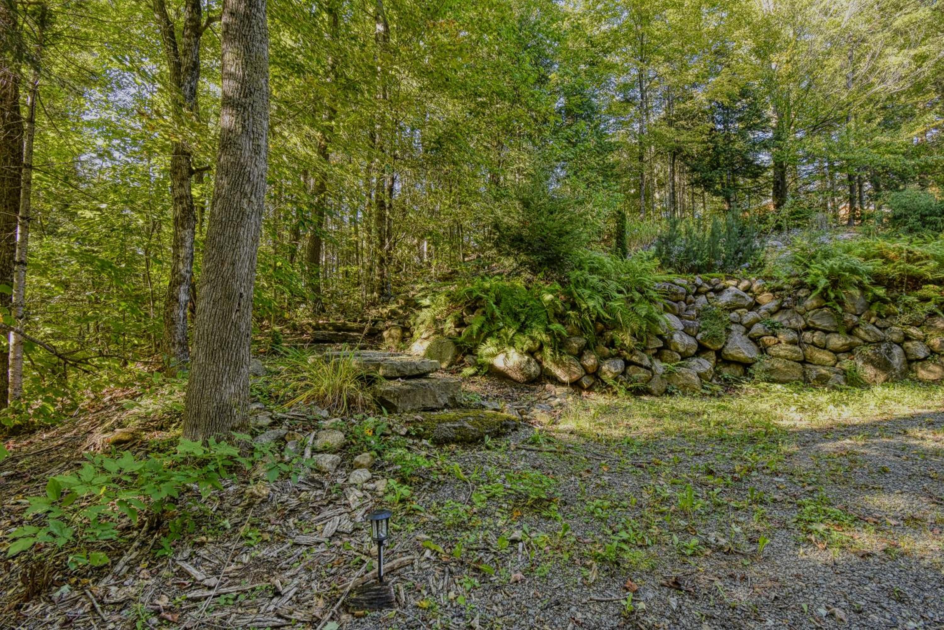 Grenville Gem: Luxury Chalet,Pool & Jacuzzi Oasis