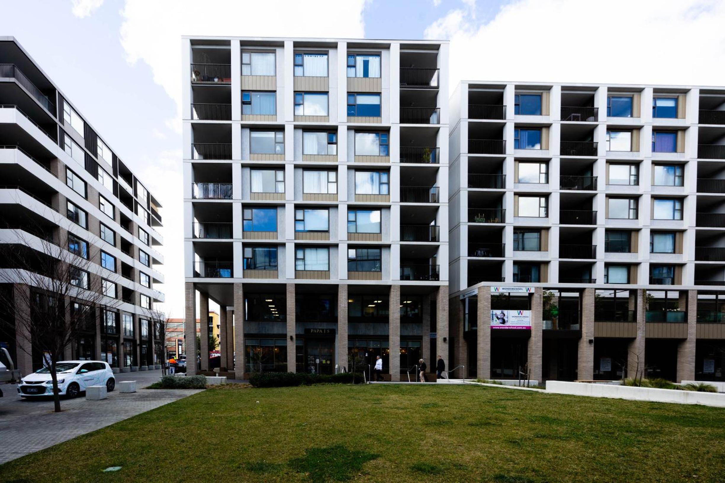 Spacious & Open 2 bd 2bth Unit in Canberra City