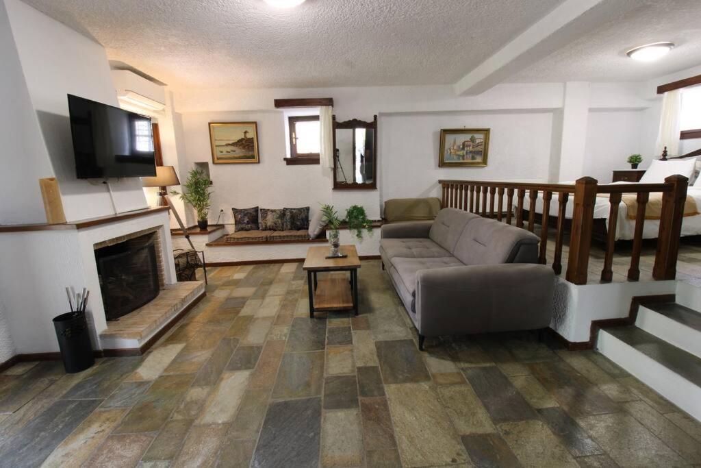 Raise Polydrosos Traditional Getaway
