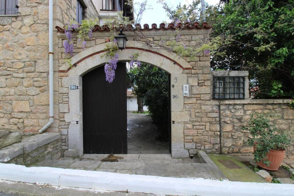 Raise Polydrosos Traditional Getaway