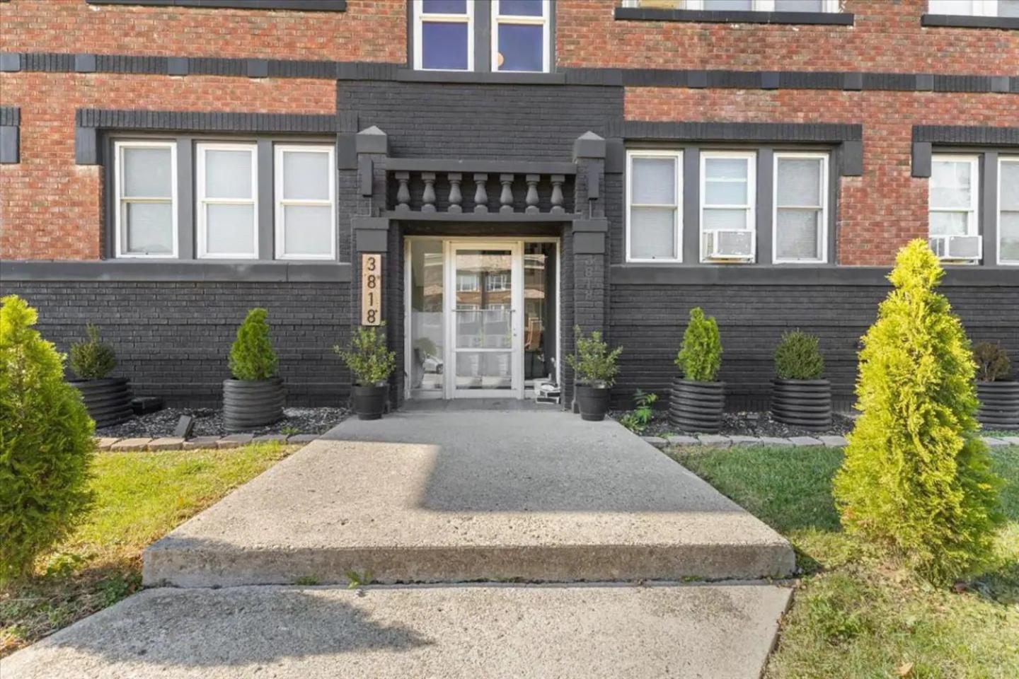 PetFriendly 2BR Convenient to Stadium&Downtown - ctd view 2