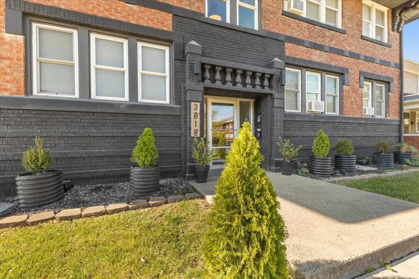 PetFriendly 2BR Convenient to Stadium&Downtown - ctd view 3
