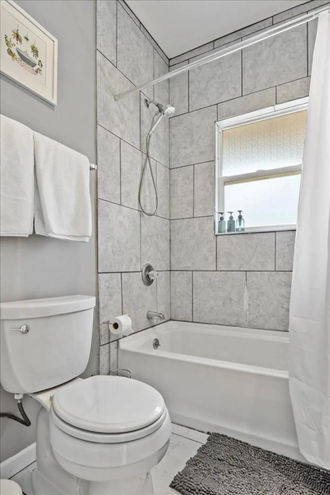 PetFriendly 2BR Convenient to Stadium&Downtown - ctd view 5