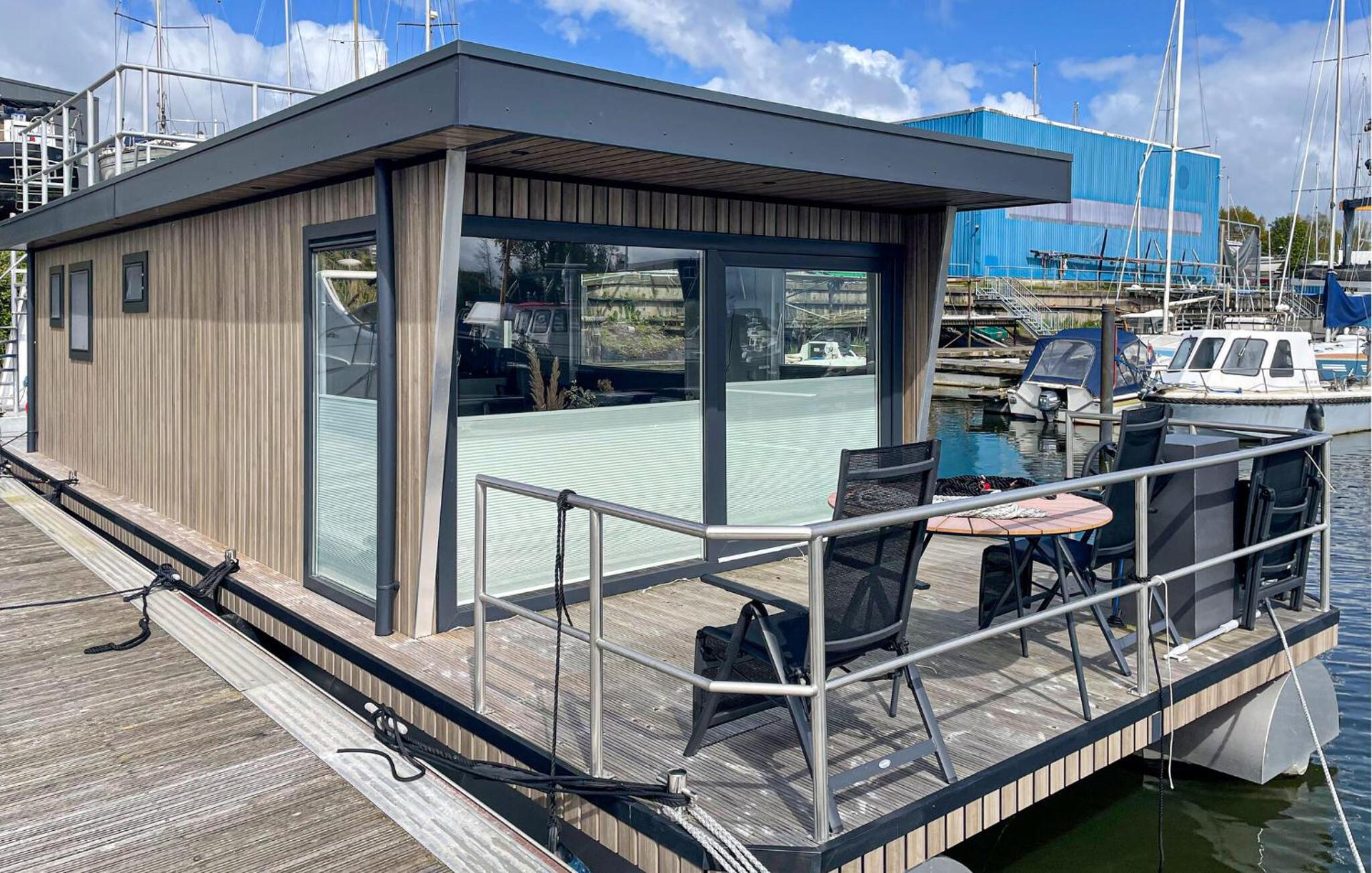 2 Bedroom Lovely Ship In Hellevoetsluis