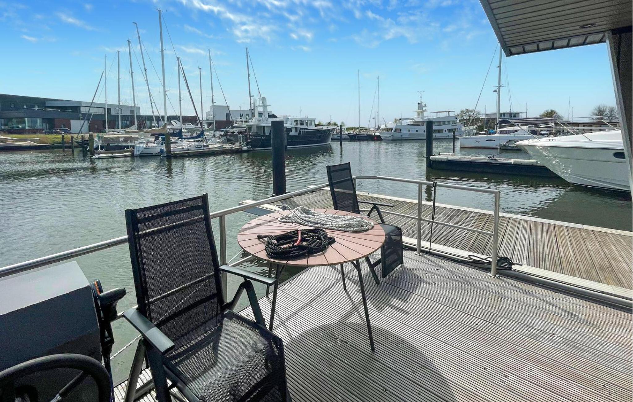 2 Bedroom Lovely Ship In Hellevoetsluis