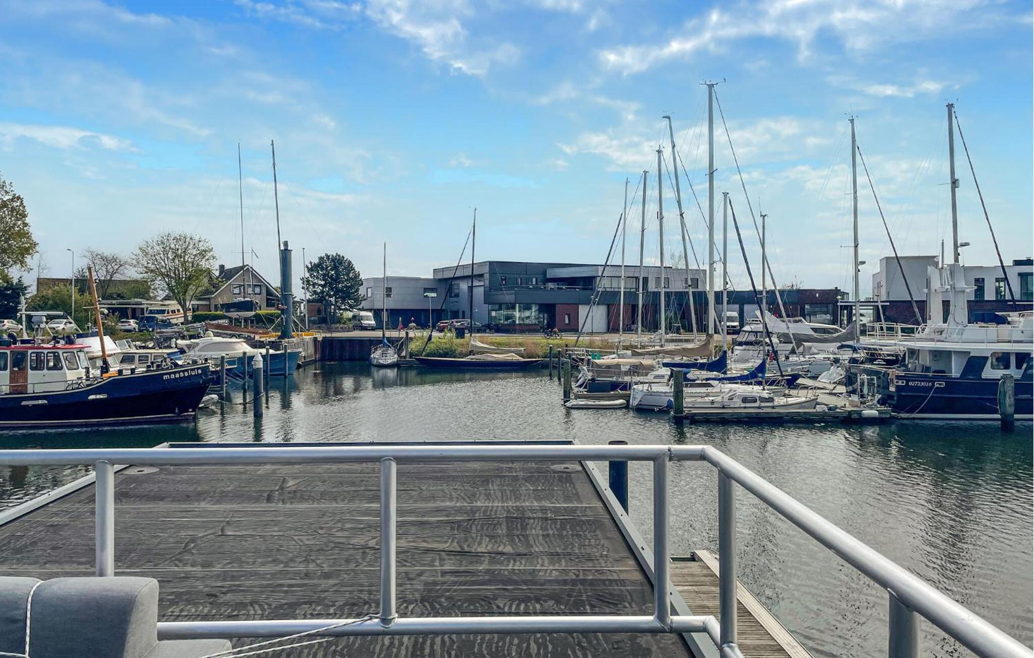 2 Bedroom Lovely Ship In Hellevoetsluis