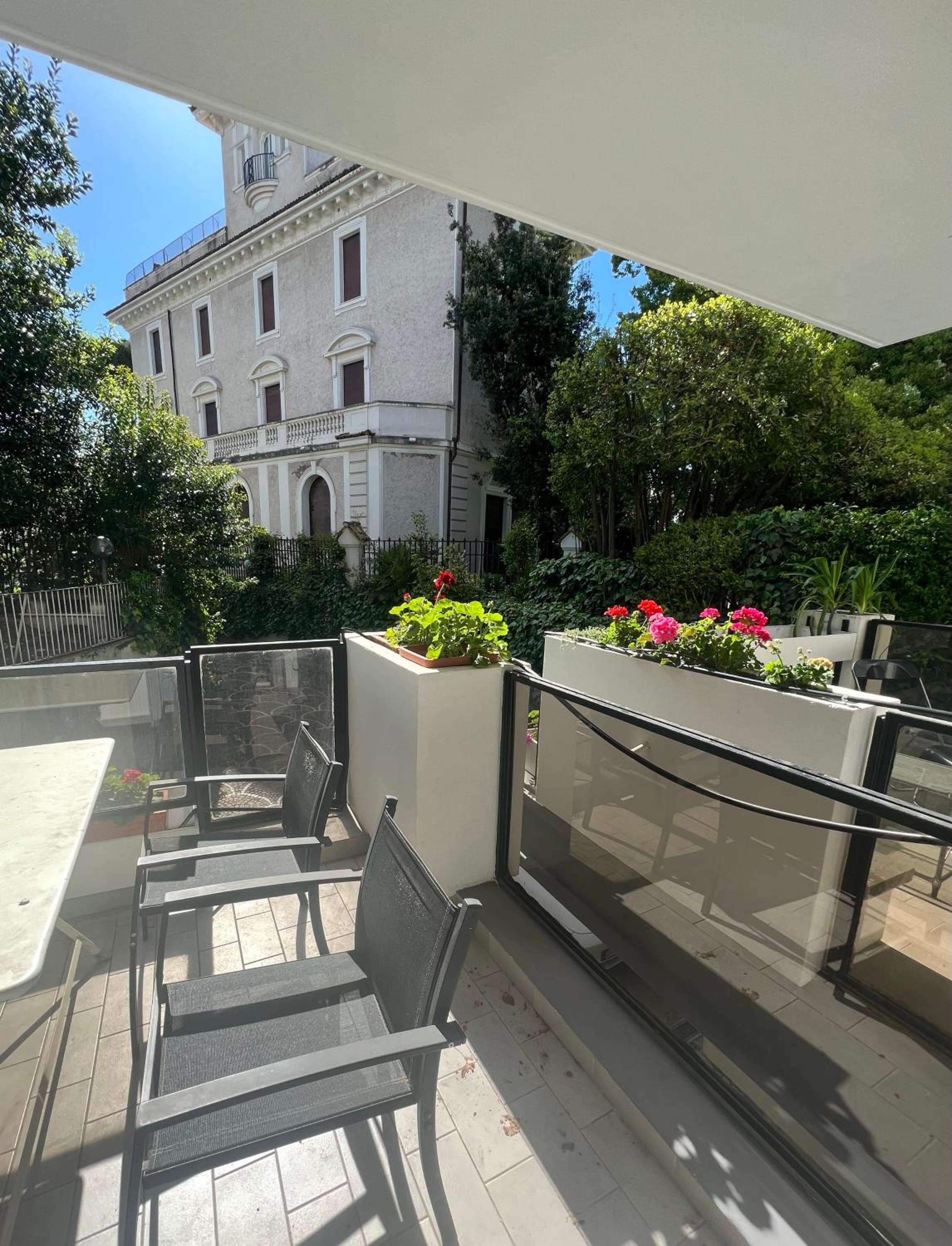 Villa Borghese Green Apartment