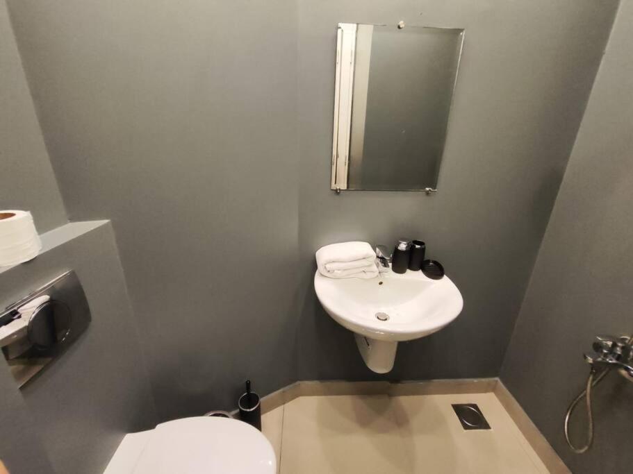 Spacious Nest 1-BR Apt in Ashrafieh view 5