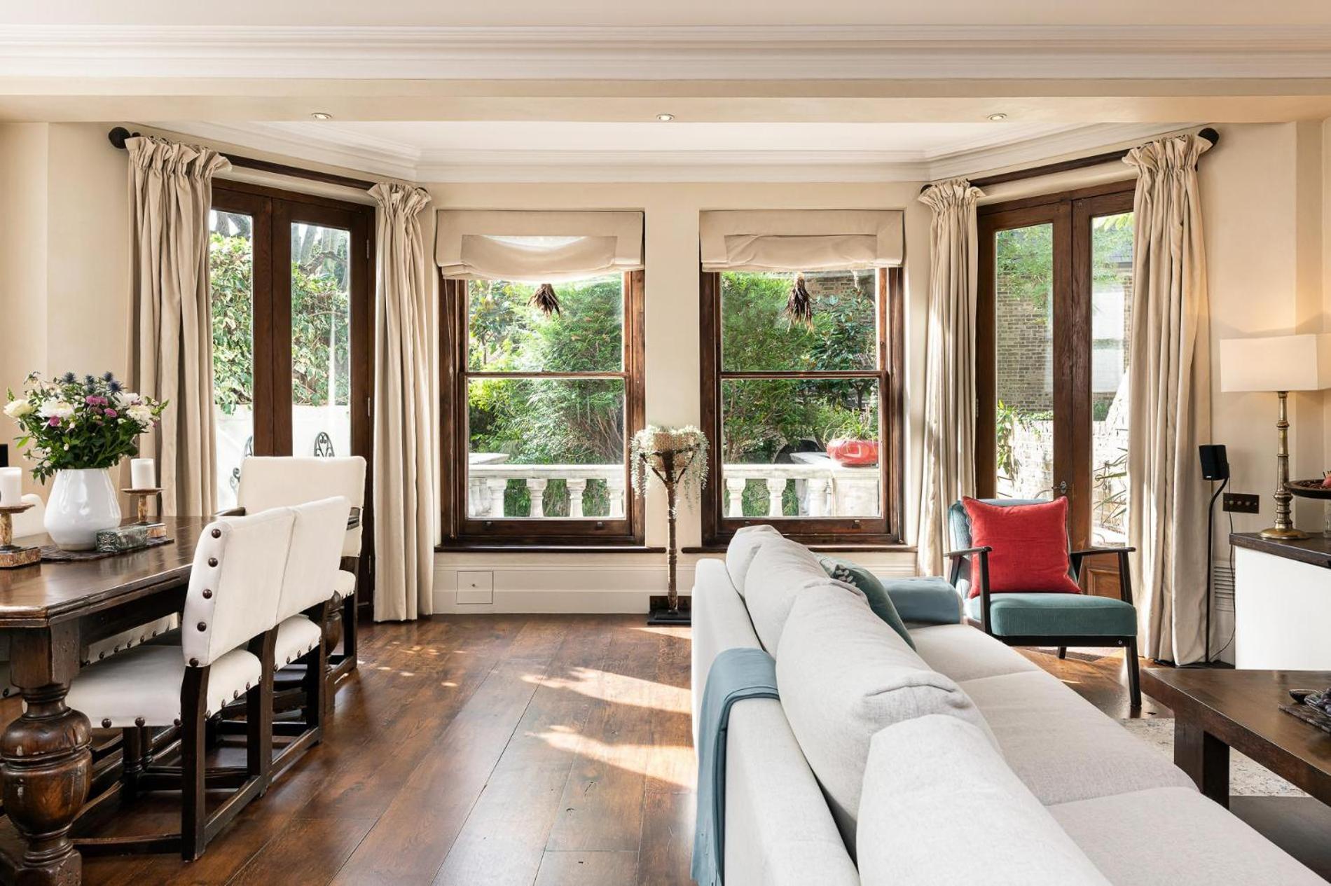 A Chelsea Retreat - 2 Bedroom with Garden and Parking