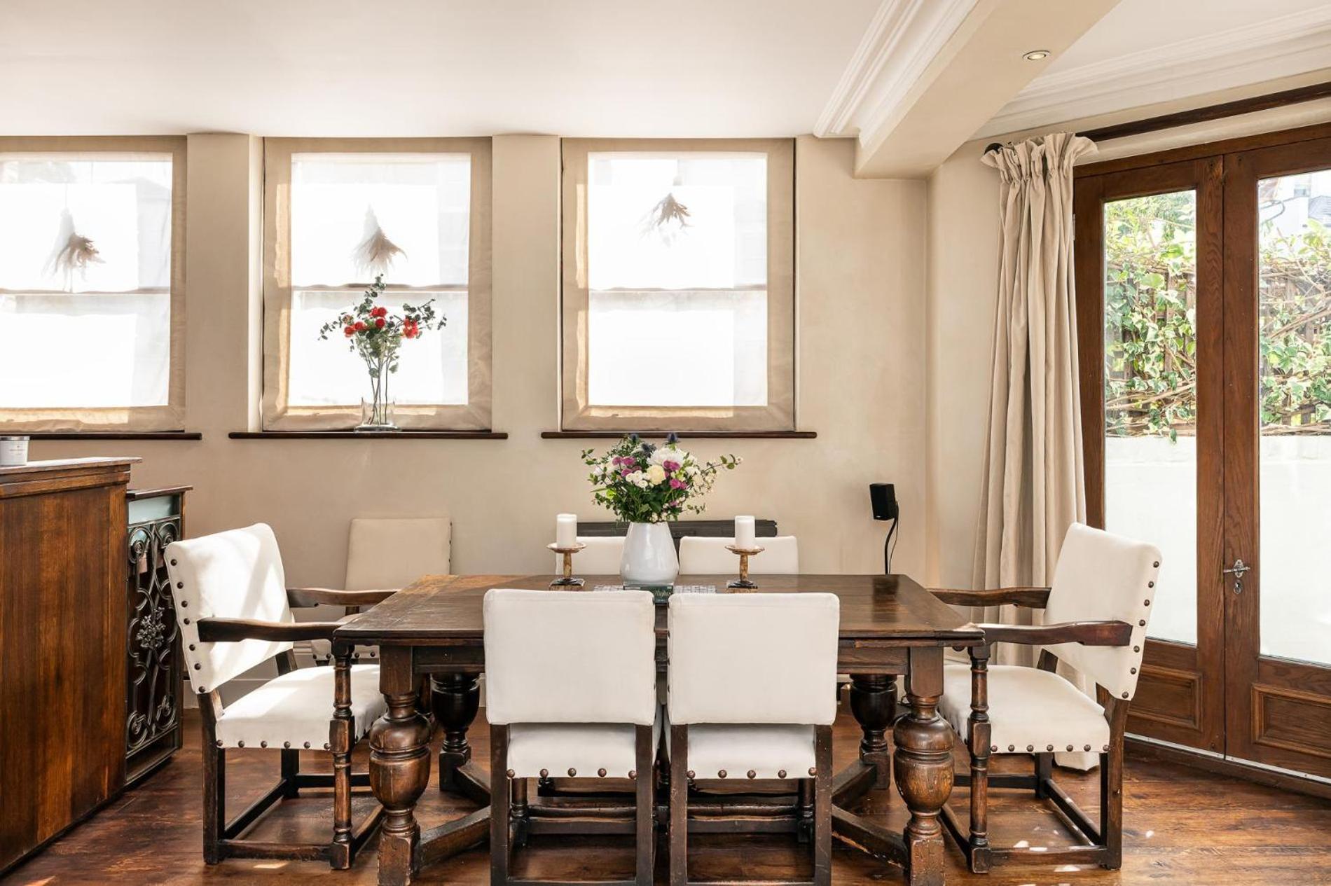 A Chelsea Retreat - 2 Bedroom with Garden and Parking