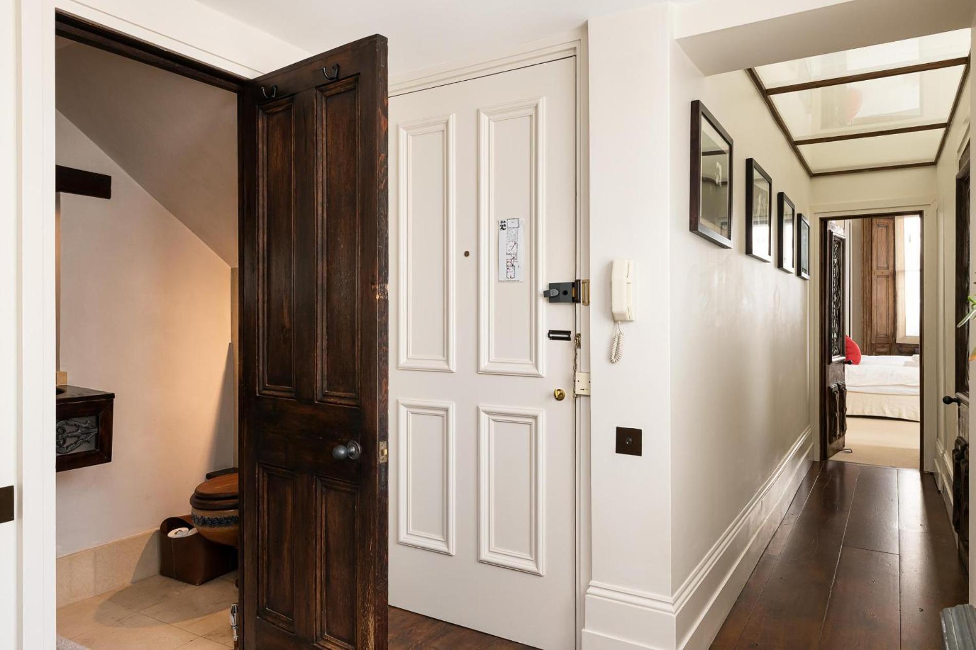A Chelsea Retreat - 2 Bedroom with Garden and Parking