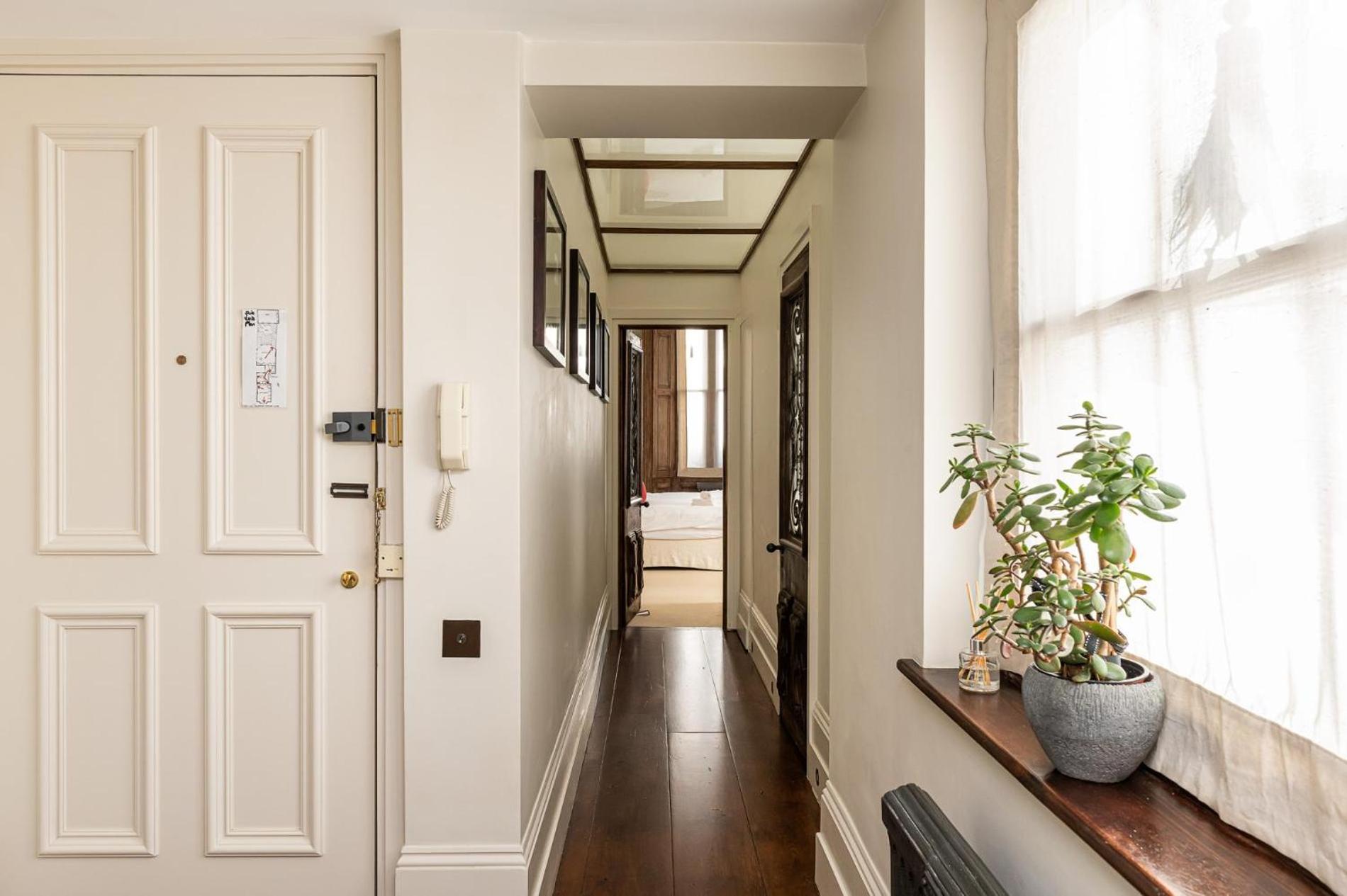 A Chelsea Retreat - 2 Bedroom with Garden and Parking