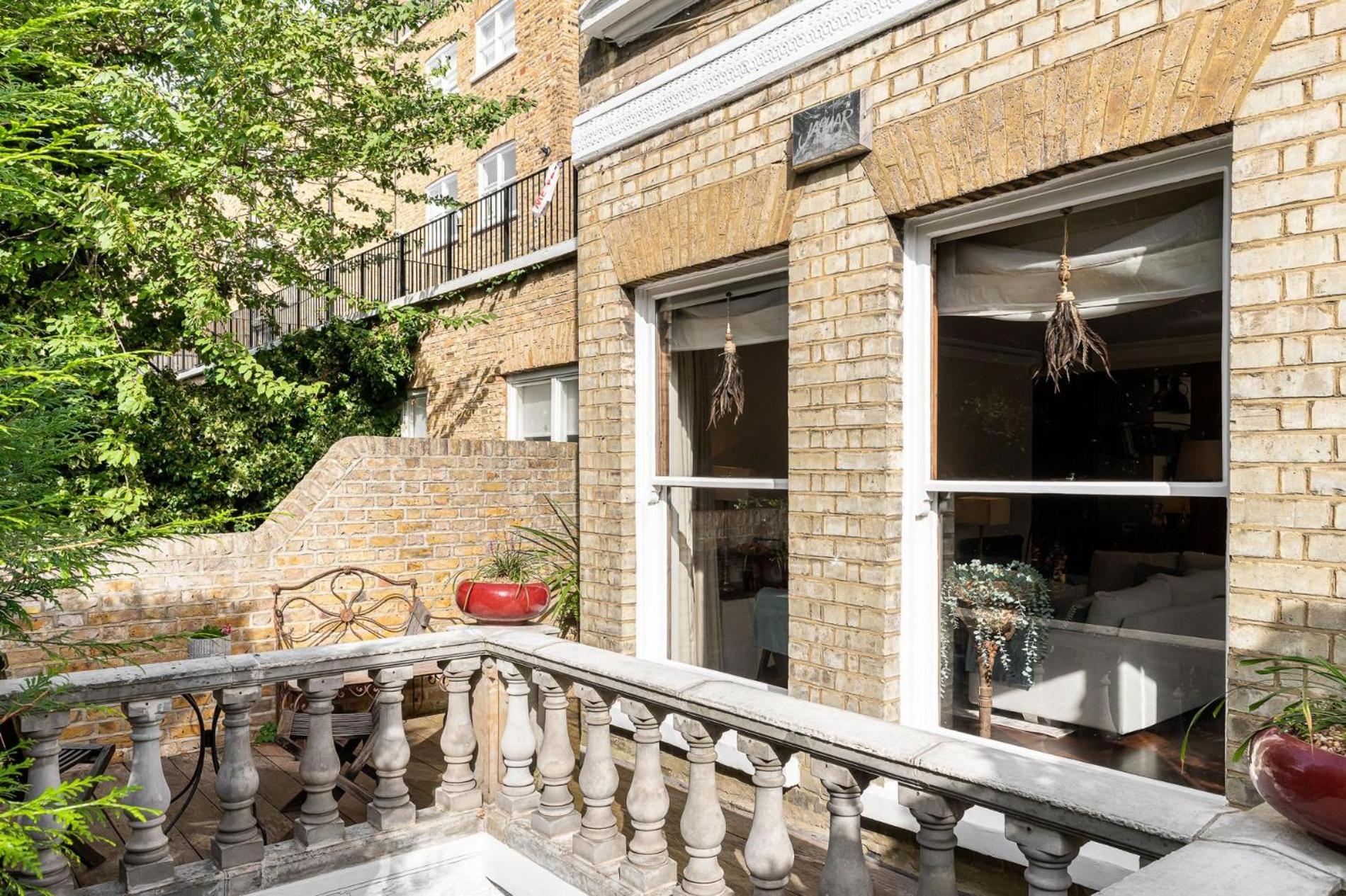 A Chelsea Retreat - 2 Bedroom with Garden and Parking