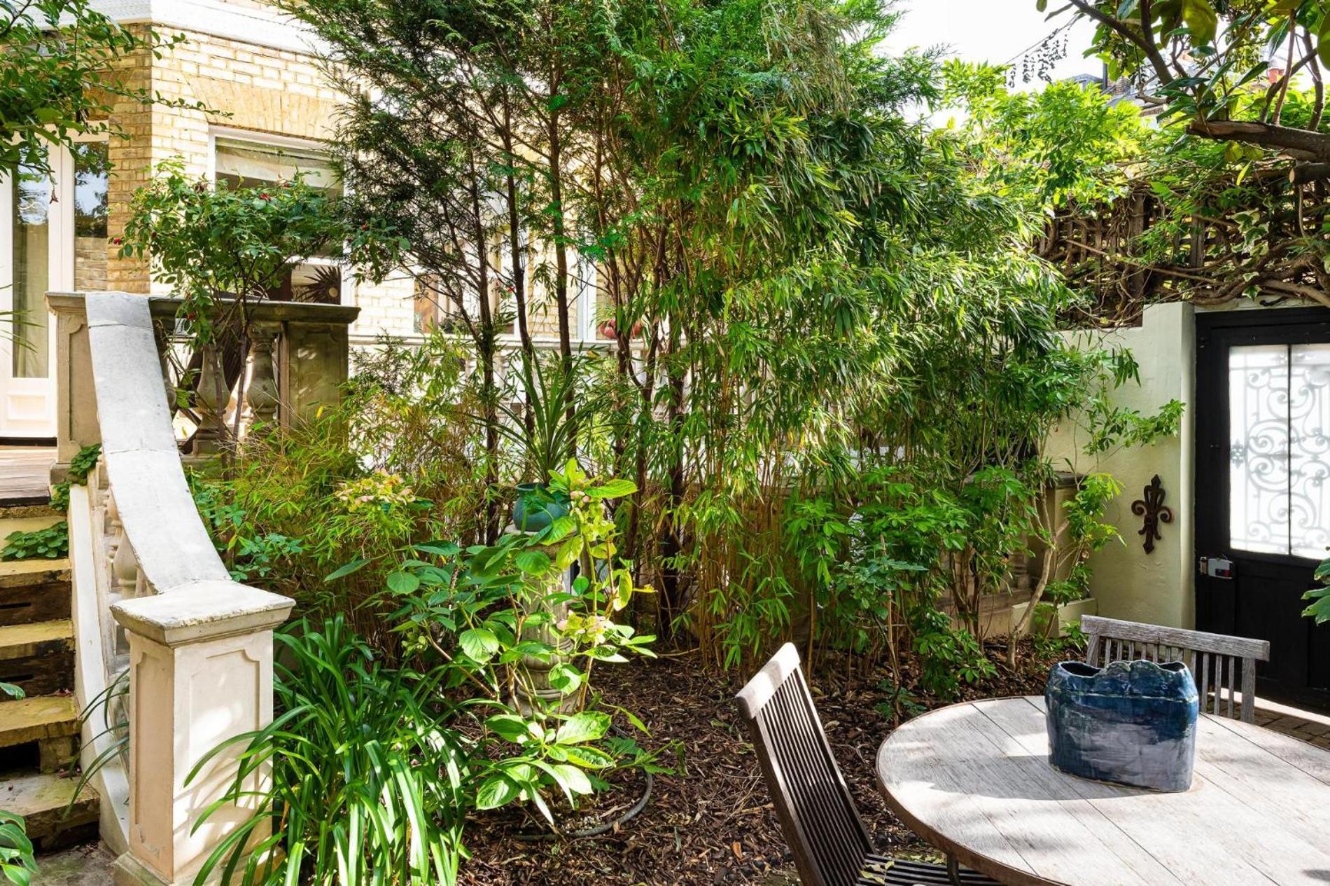 A Chelsea Retreat - 2 Bedroom with Garden and Parking