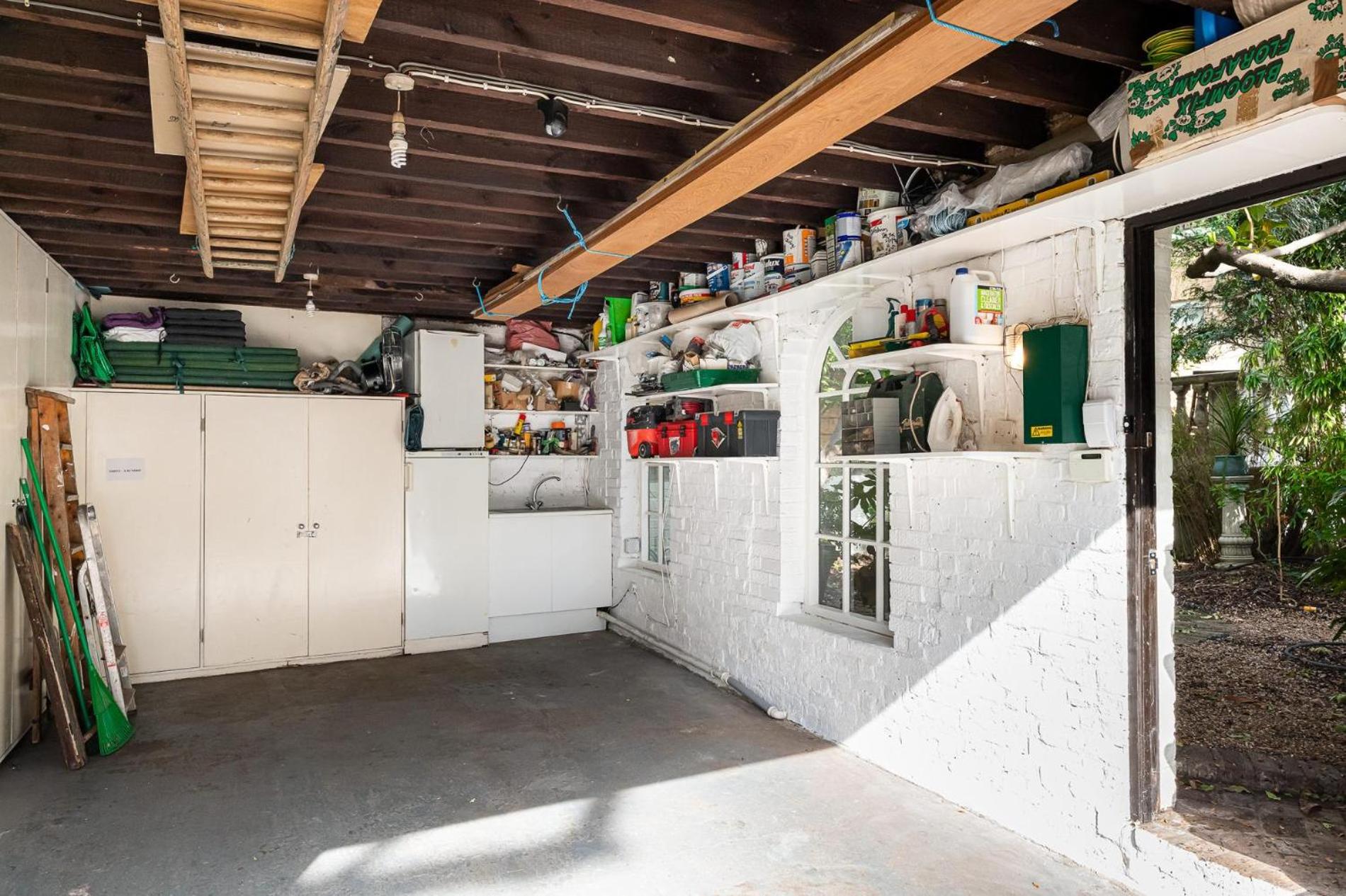 A Chelsea Retreat - 2 Bedroom with Garden and Parking