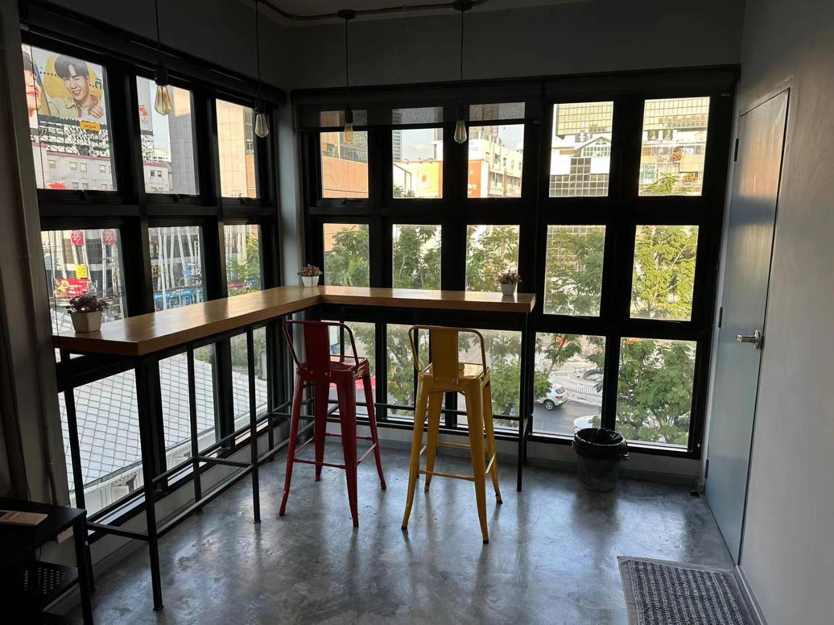 The Chatbox Silom Hostel