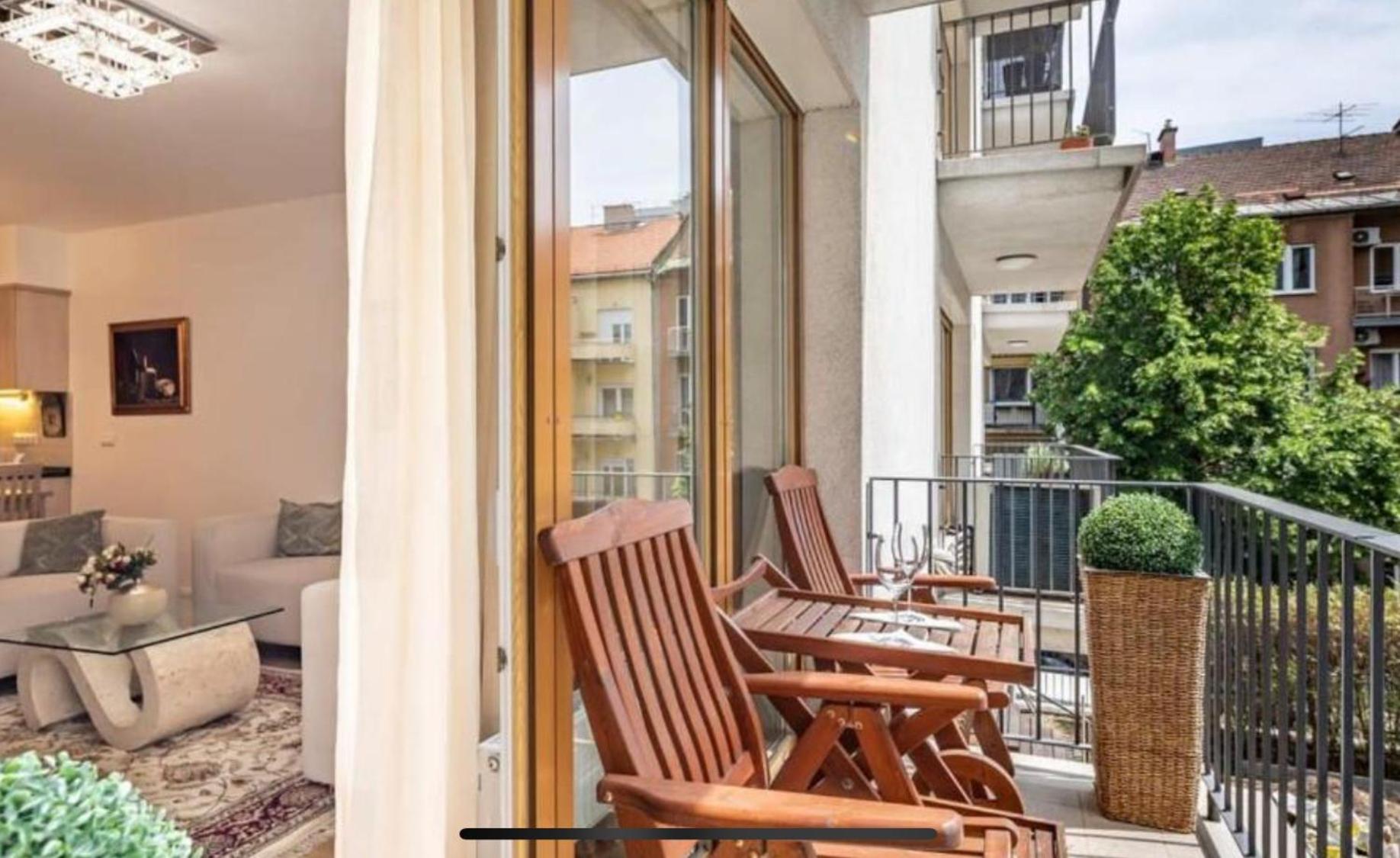 Buda Gem Apartment with Parking view 3