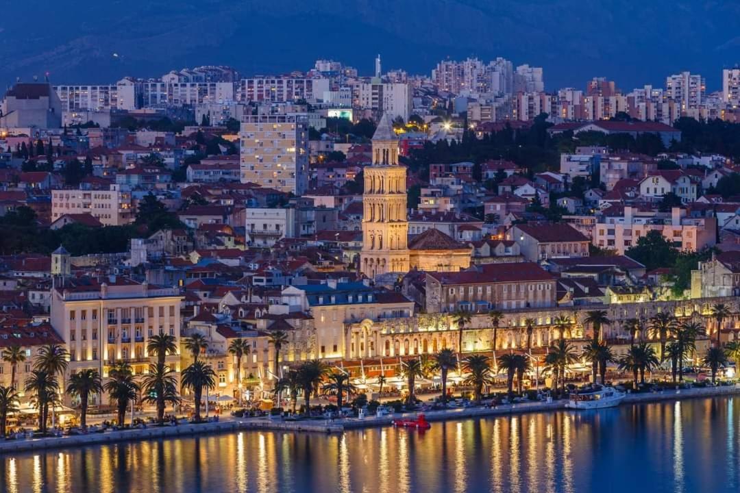 Apartments Lux Lariva, center of Split