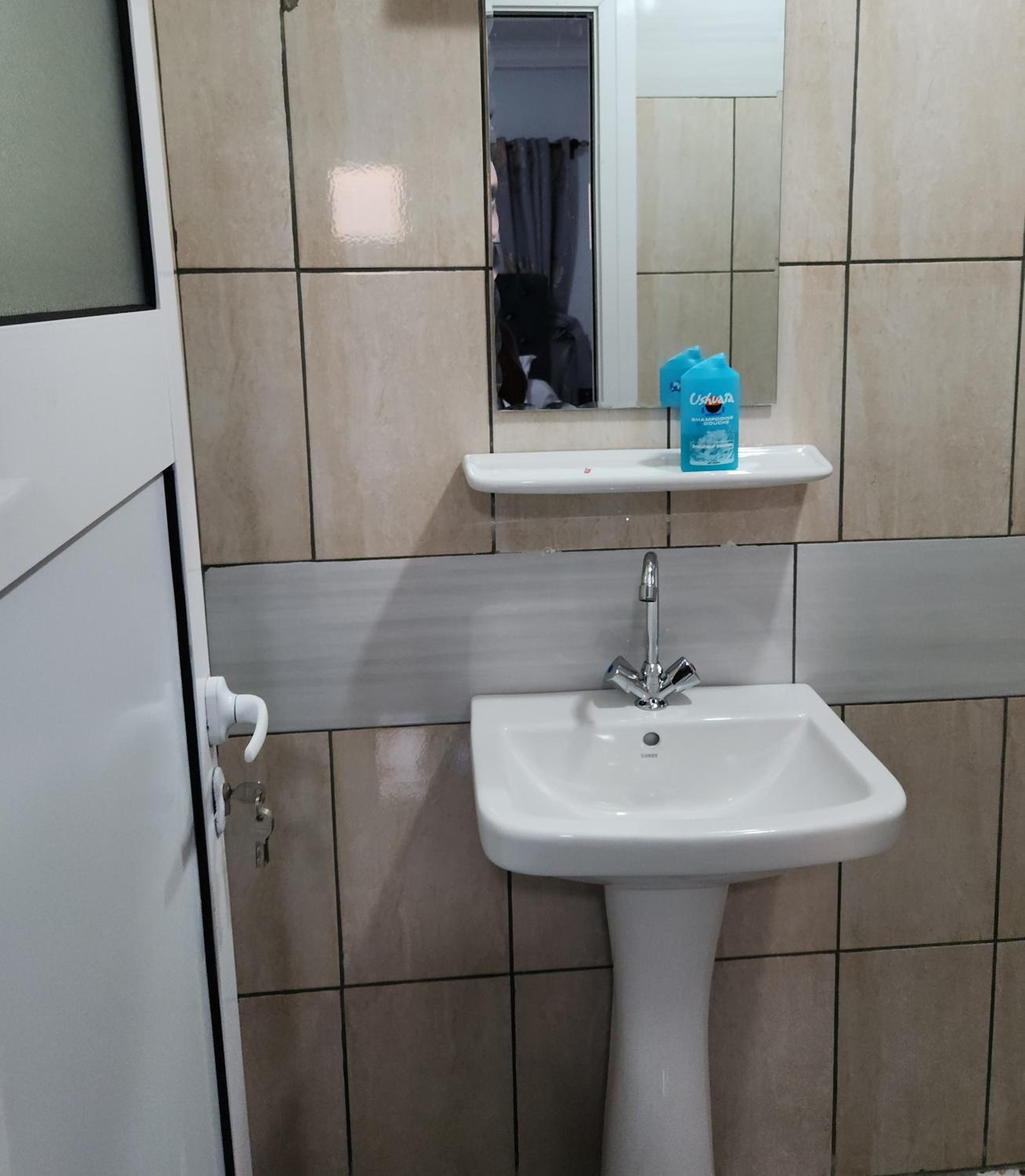 Magnifique appartement haut standing à Kotto, calme, propre, securise avec groupe electrogene et wifi