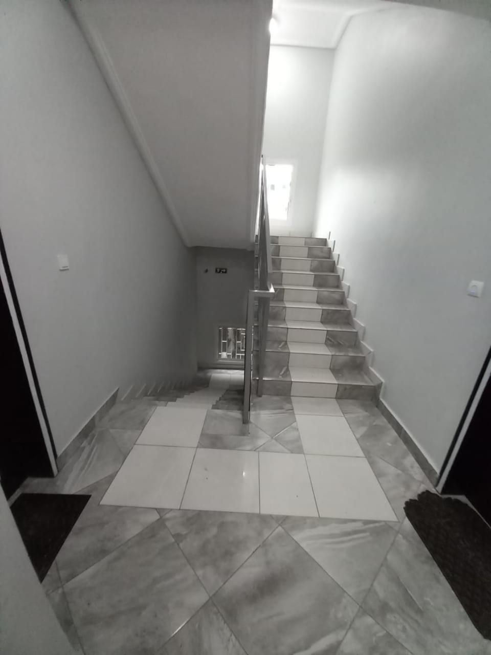 Magnifique appartement haut standing à Kotto, calme, propre, securise avec groupe electrogene et wifi