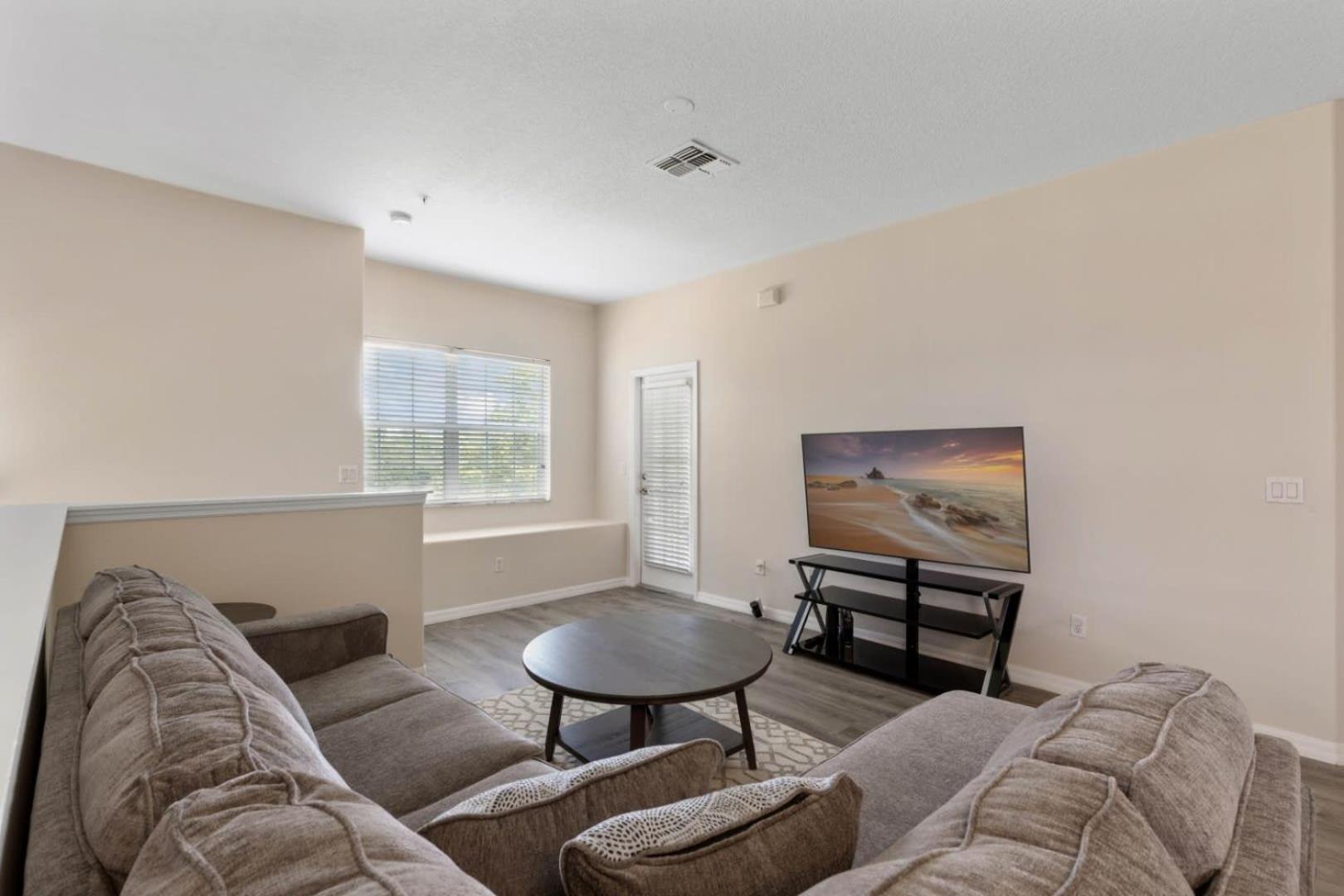 Tropical Bliss Hideaway - Clubhouse - Oakwater