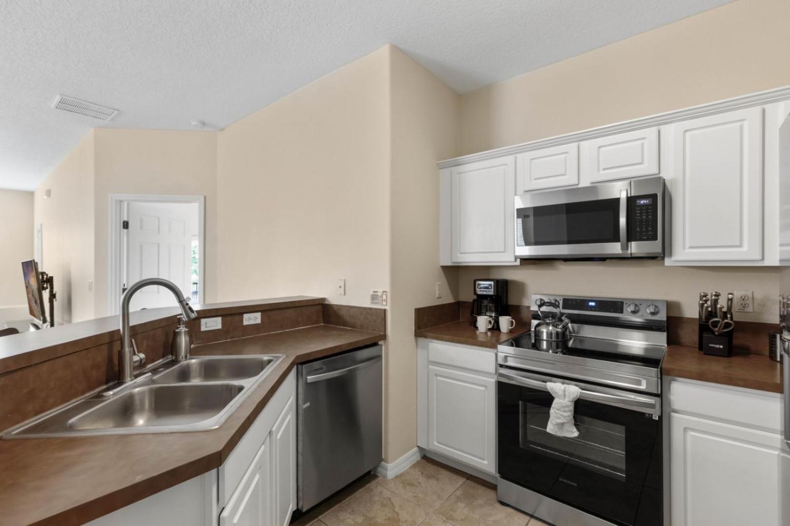 Tropical Bliss Hideaway - Clubhouse - Oakwater
