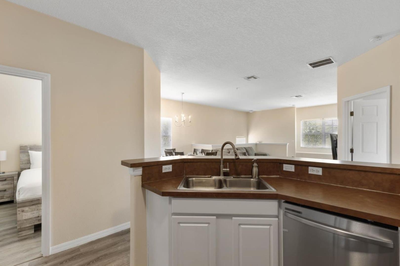 Tropical Bliss Hideaway - Clubhouse - Oakwater
