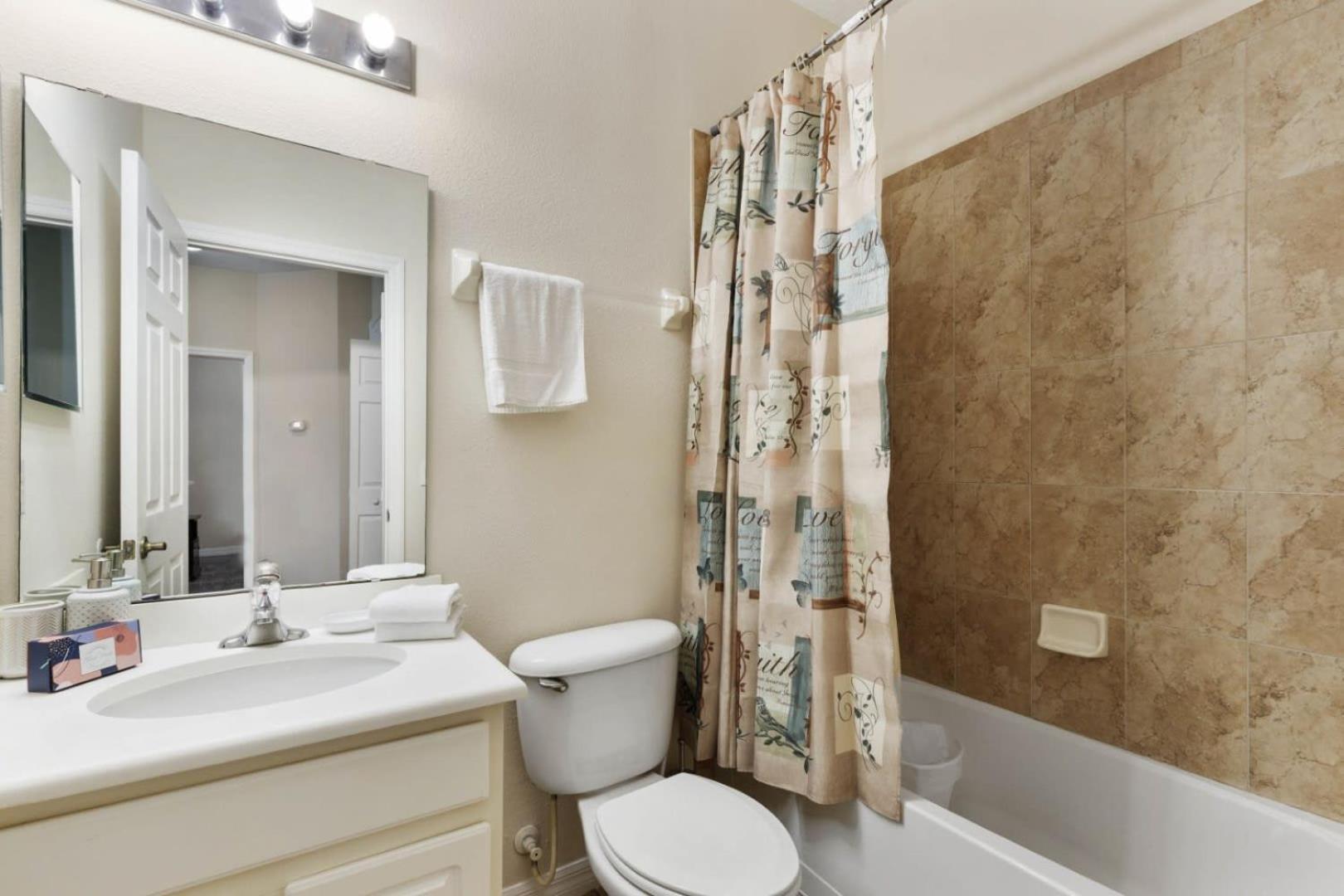 Tropical Bliss Hideaway - Clubhouse - Oakwater