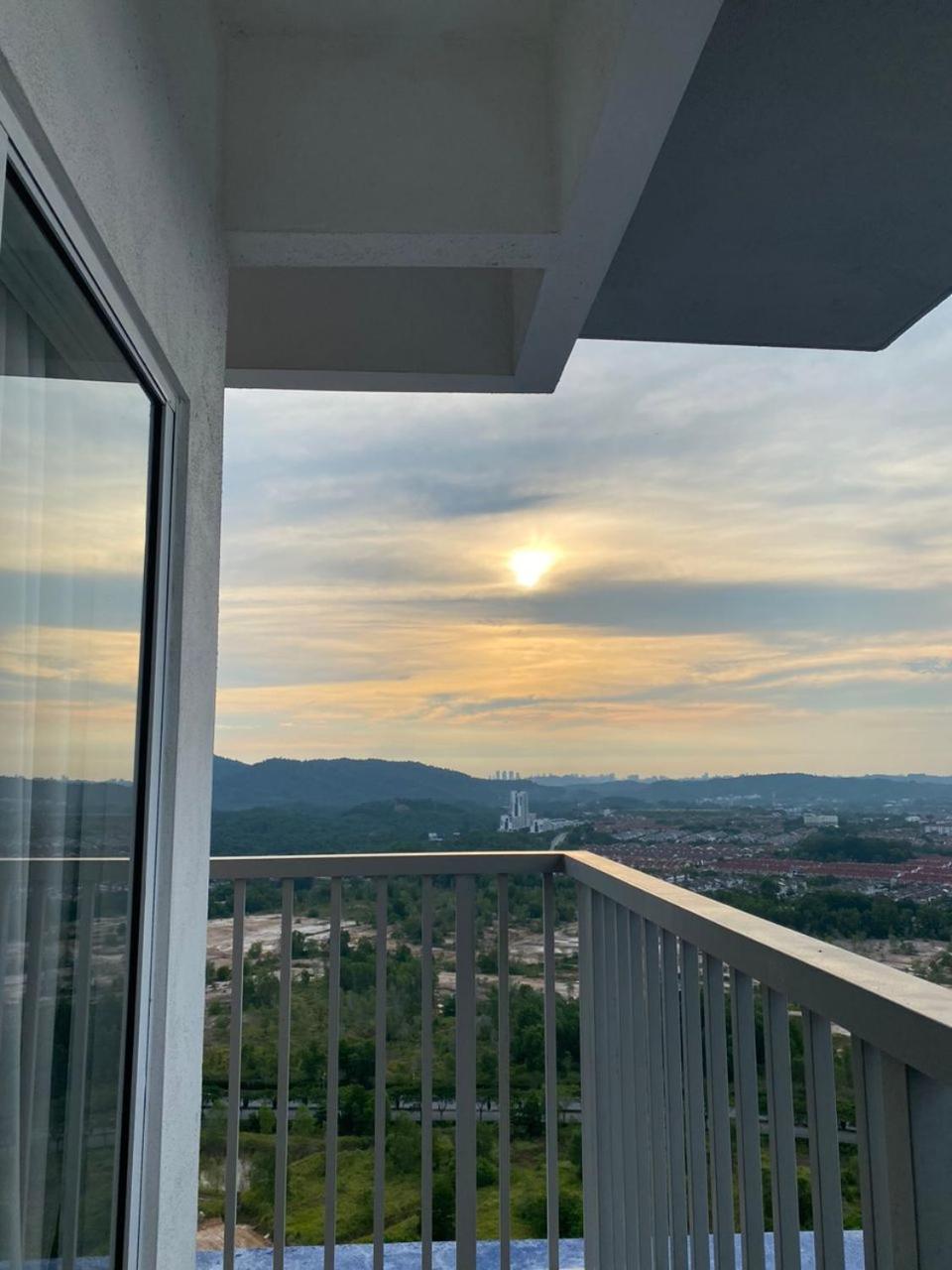 Alwafiqah Palmyra Condo 3 Bedroom- With Netflix & Wifi near Bangi, Kajang, Nilai,Putrajaya, KLIA photo 4